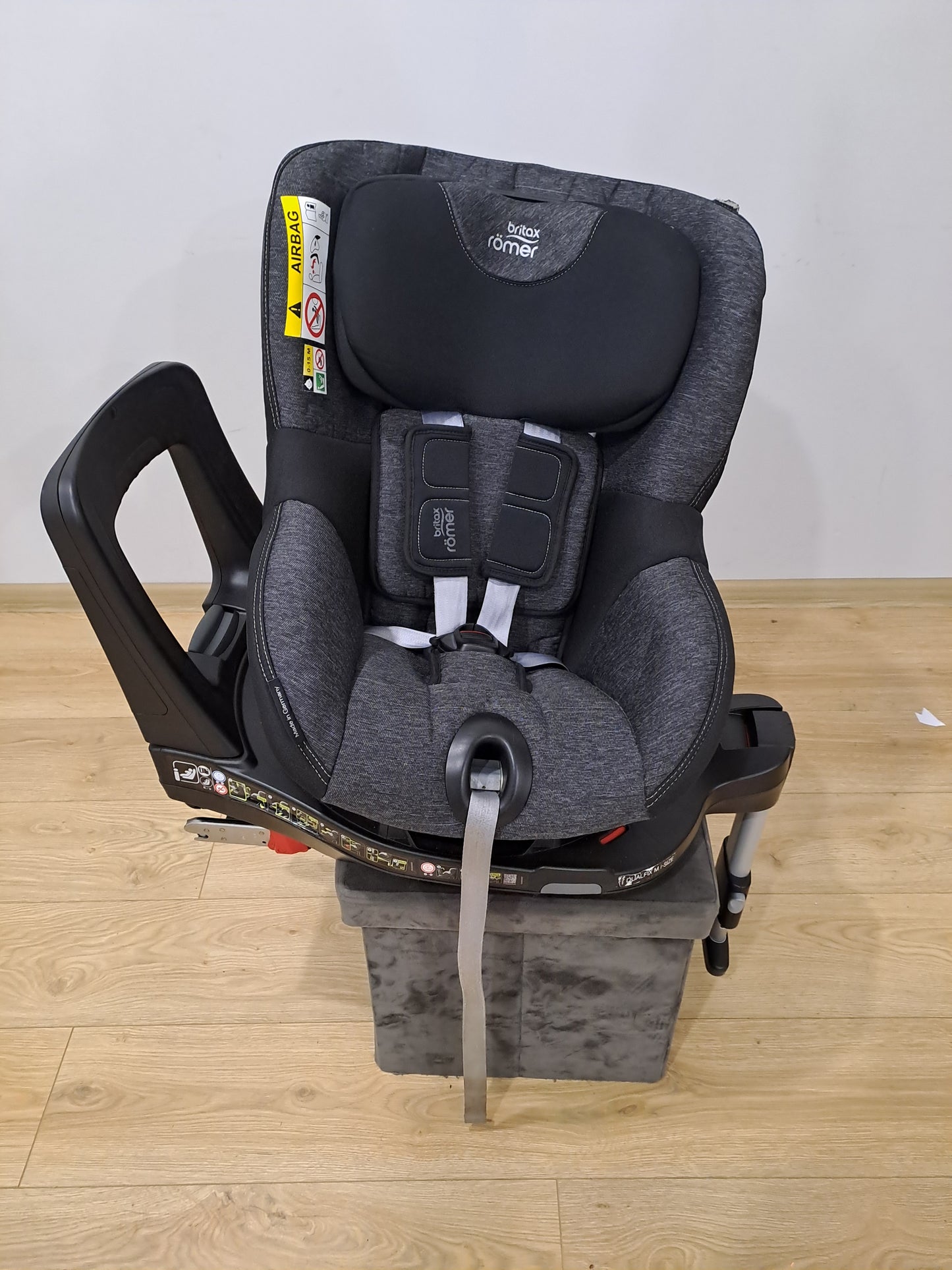 Britax Romer DualFix M i-Size 0-18kg.