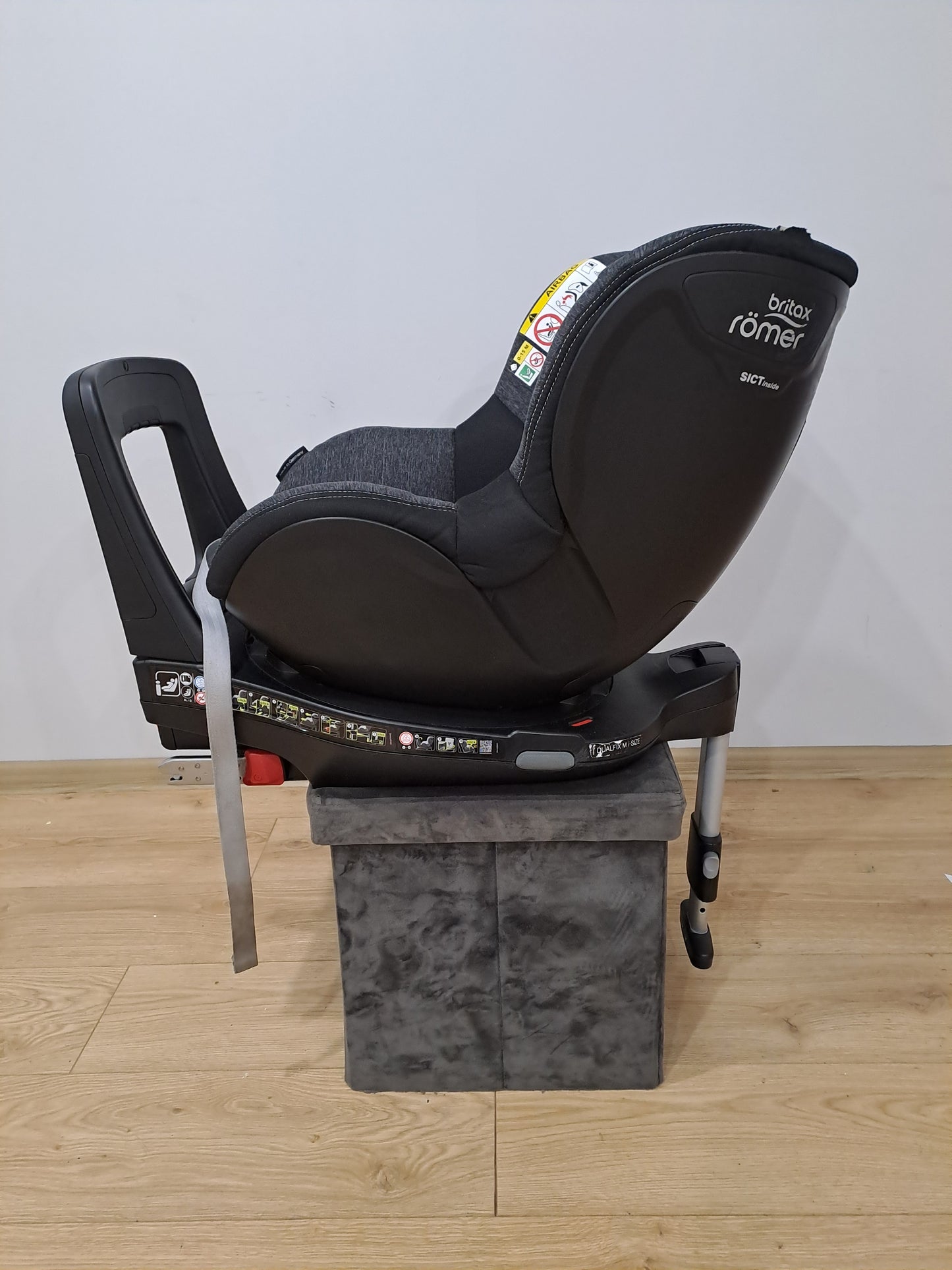 Britax Romer DualFix M i-Size 0-18kg.