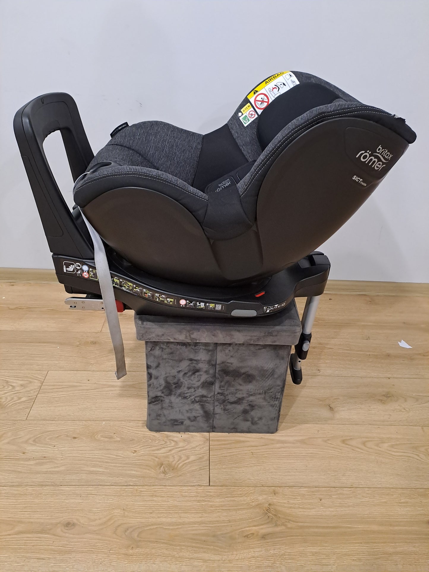 Britax Romer DualFix M i-Size 0-18kg.