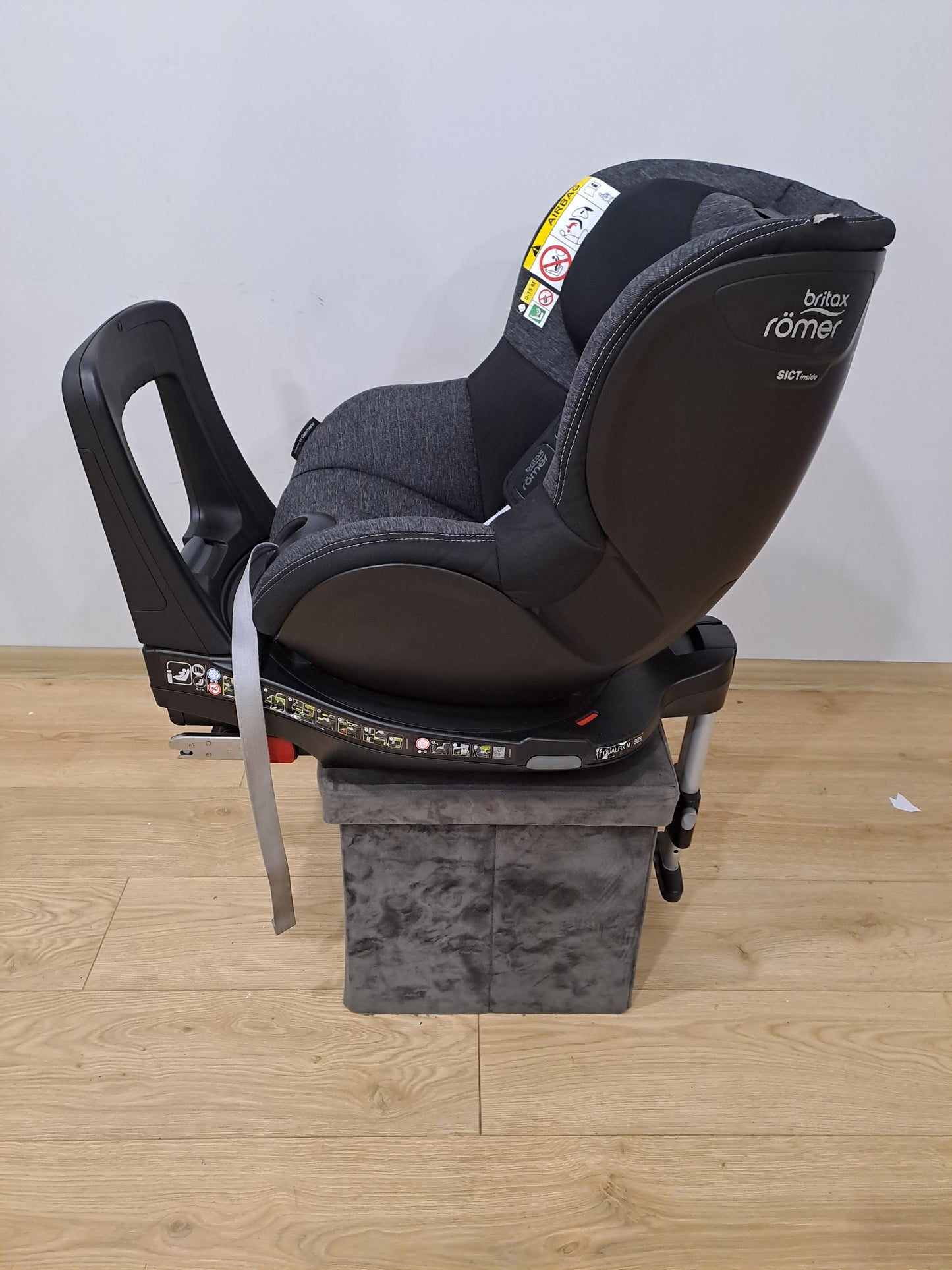 Britax Romer DualFix M i-Size 0-18kg.