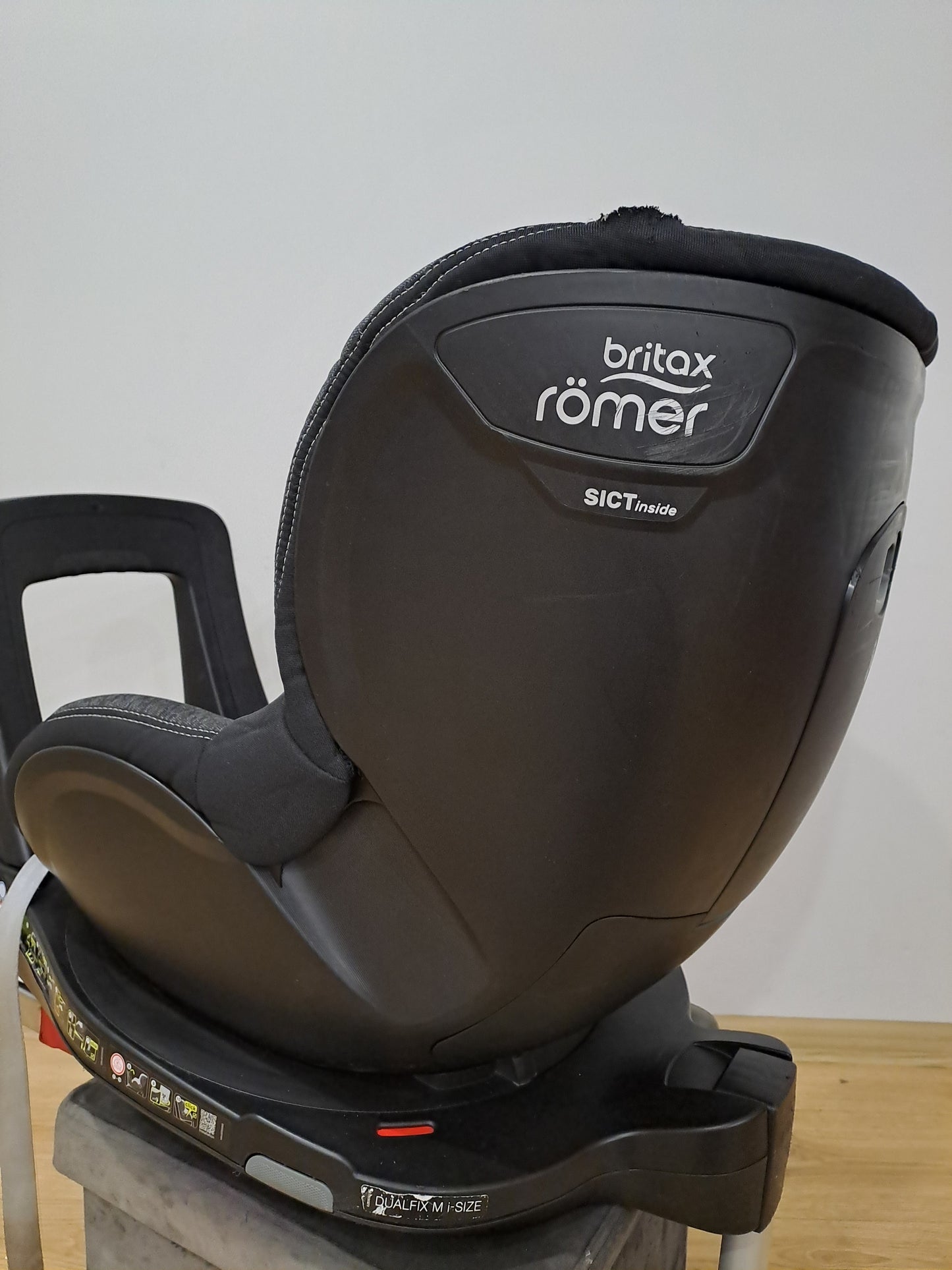 Britax Romer DualFix M i-Size 0-18kg.