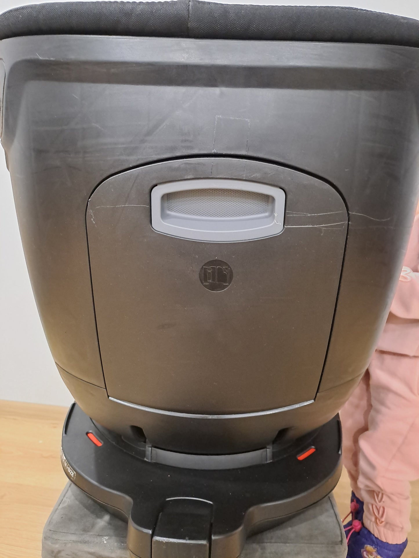 Britax Romer DualFix M i-Size 0-18kg.