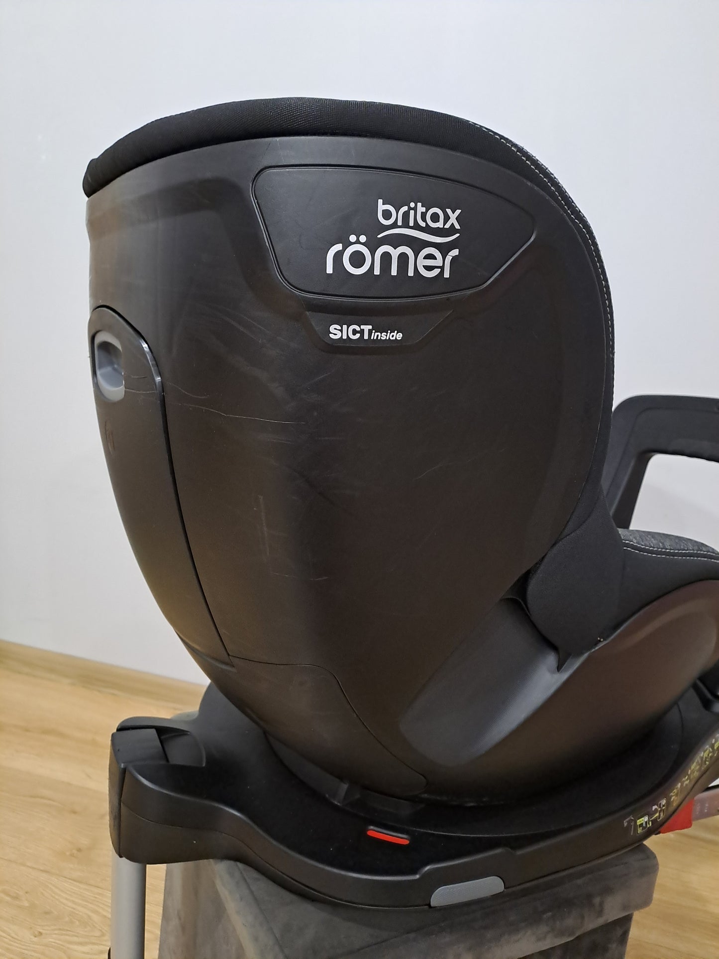 Britax Romer DualFix M i-Size 0-18kg.