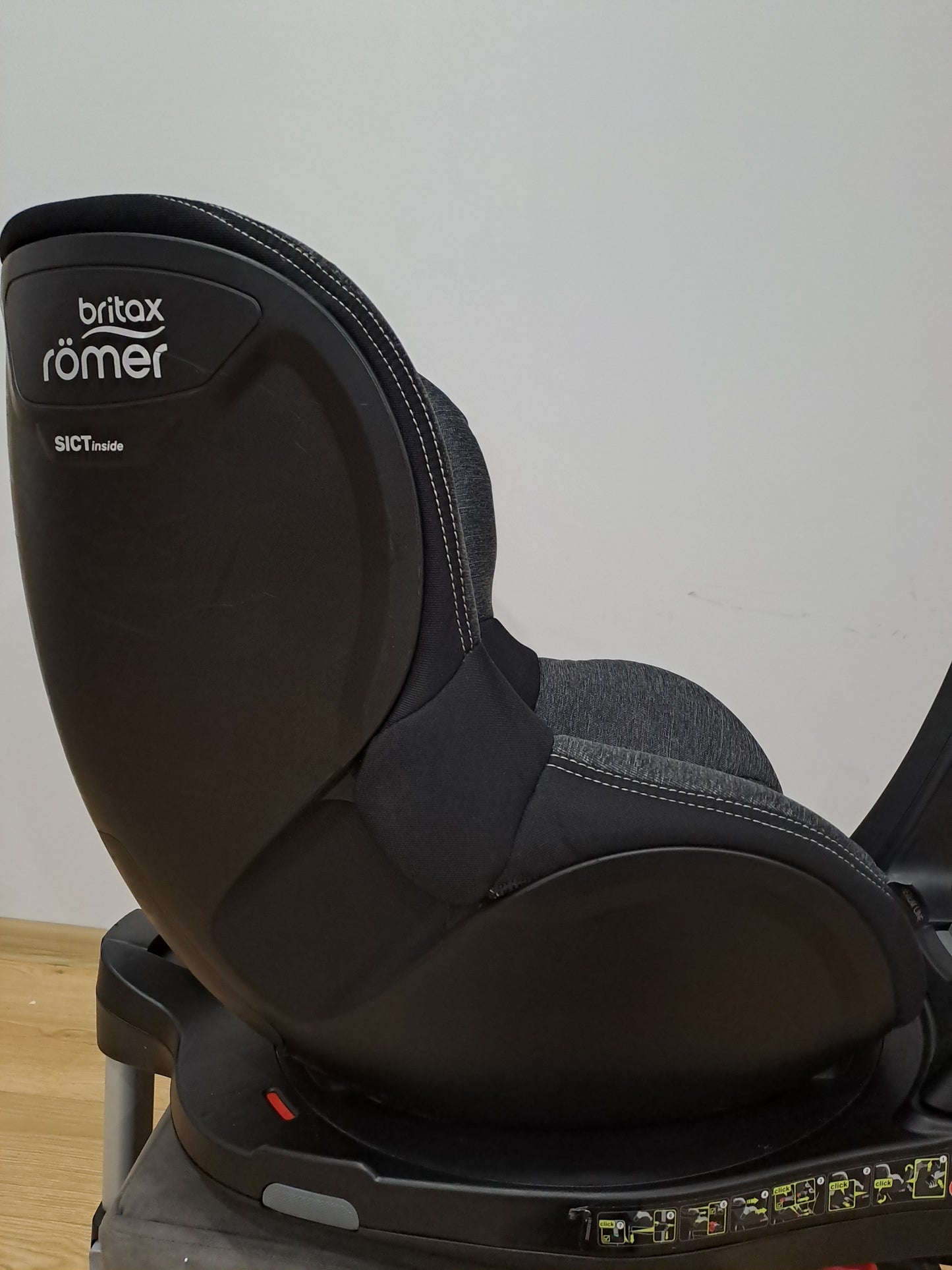 Britax Romer DualFix M i-Size 0-18kg.