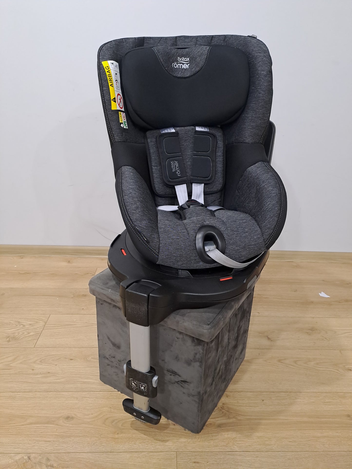 Britax Romer DualFix M i-Size 0-18kg.