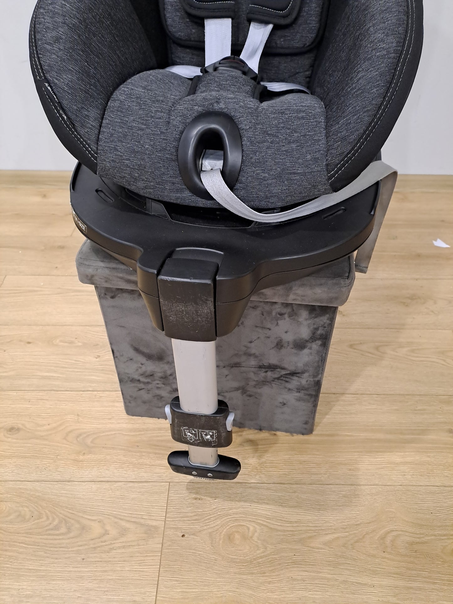 Britax Romer DualFix M i-Size 0-18kg.