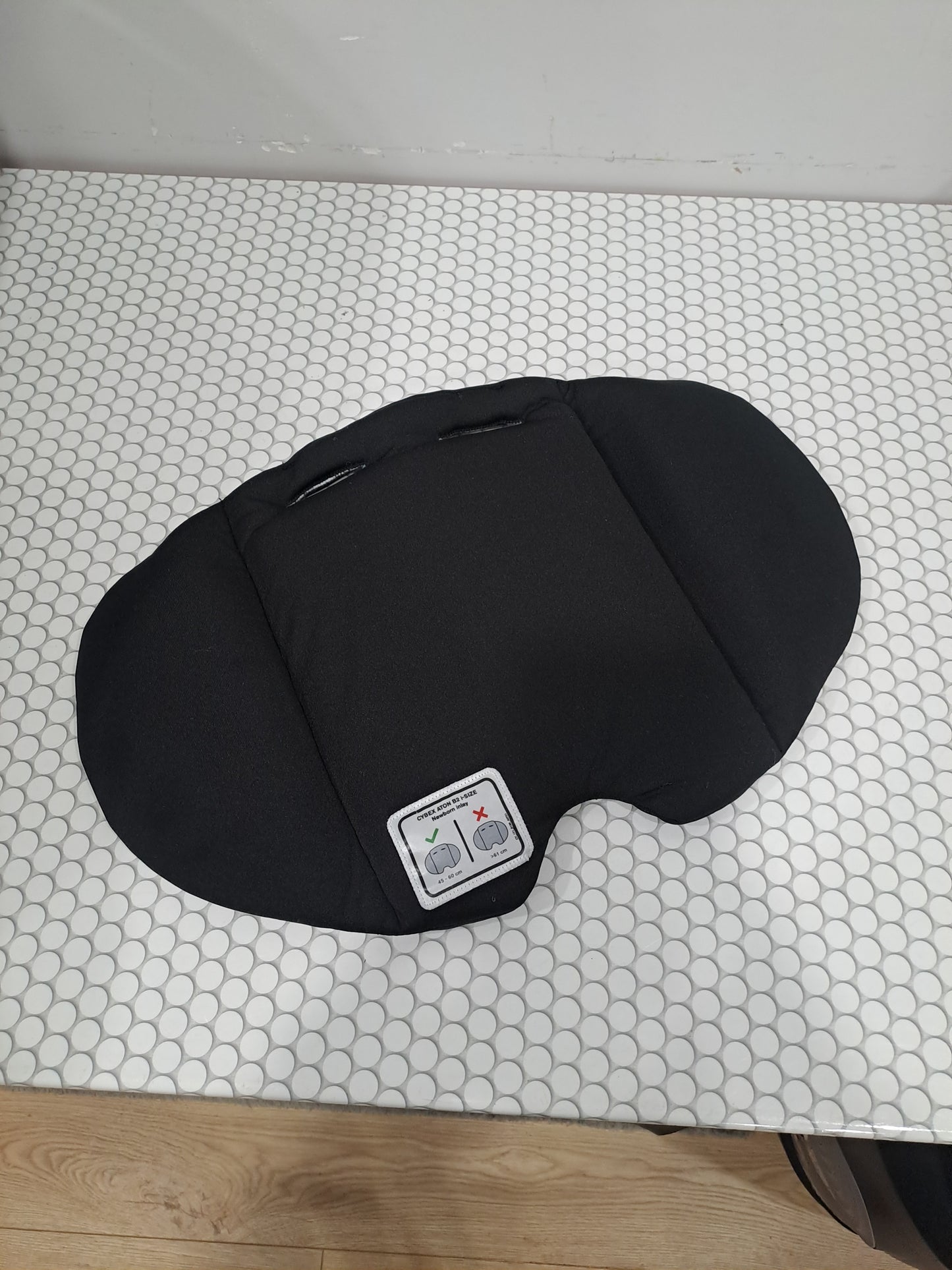 KOMPLEKTAS. Aton B2 i-Size 0-13kg. su baze