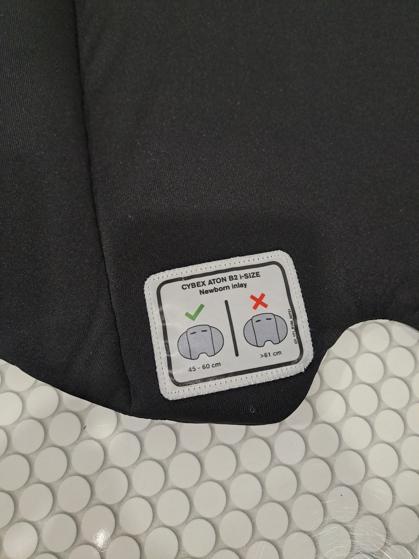 KOMPLEKTAS. Aton B2 i-Size 0-13kg. su baze
