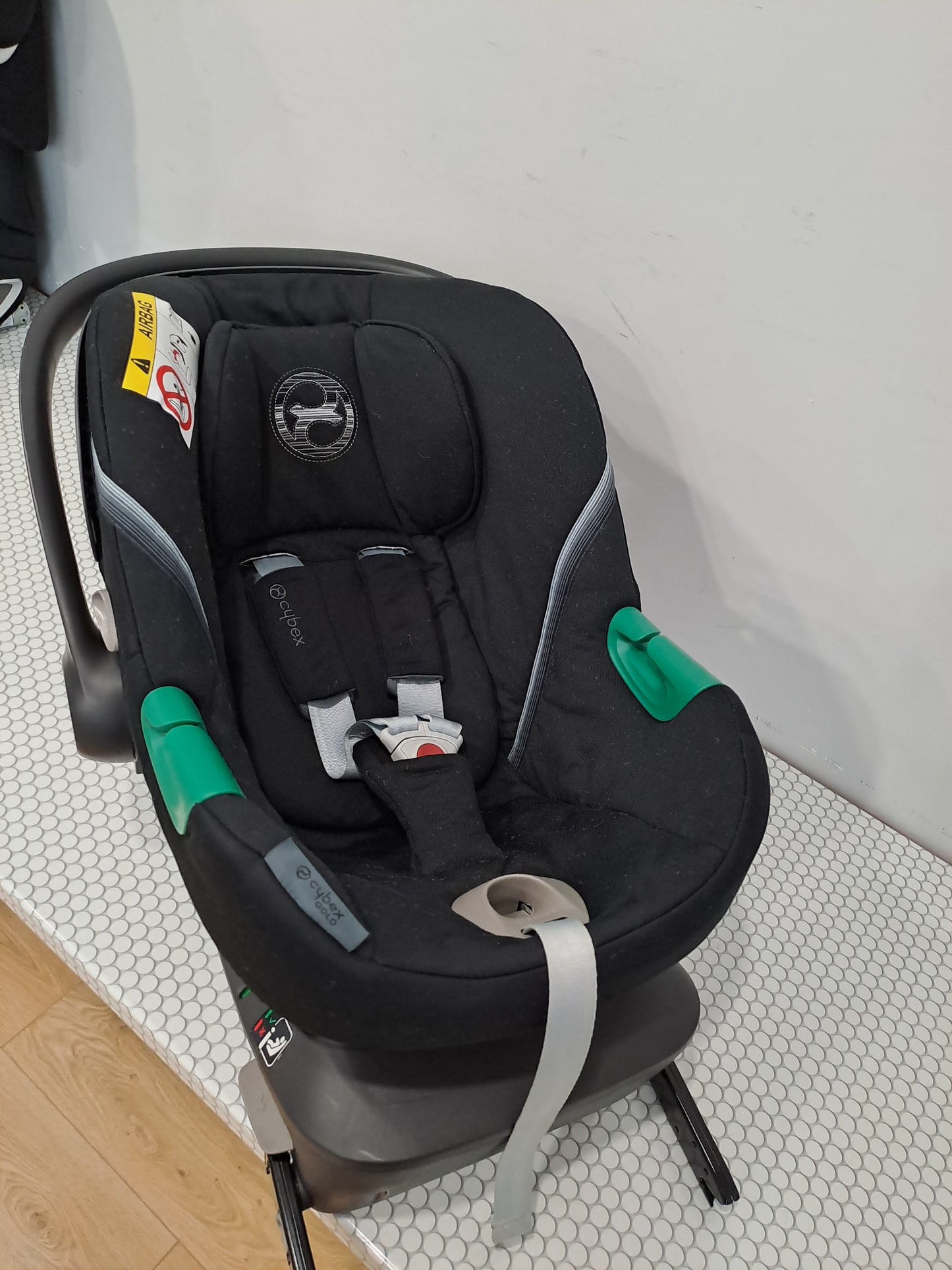 Aton S2 i-Size 0-13kg. su BaseOne IsoFix baze