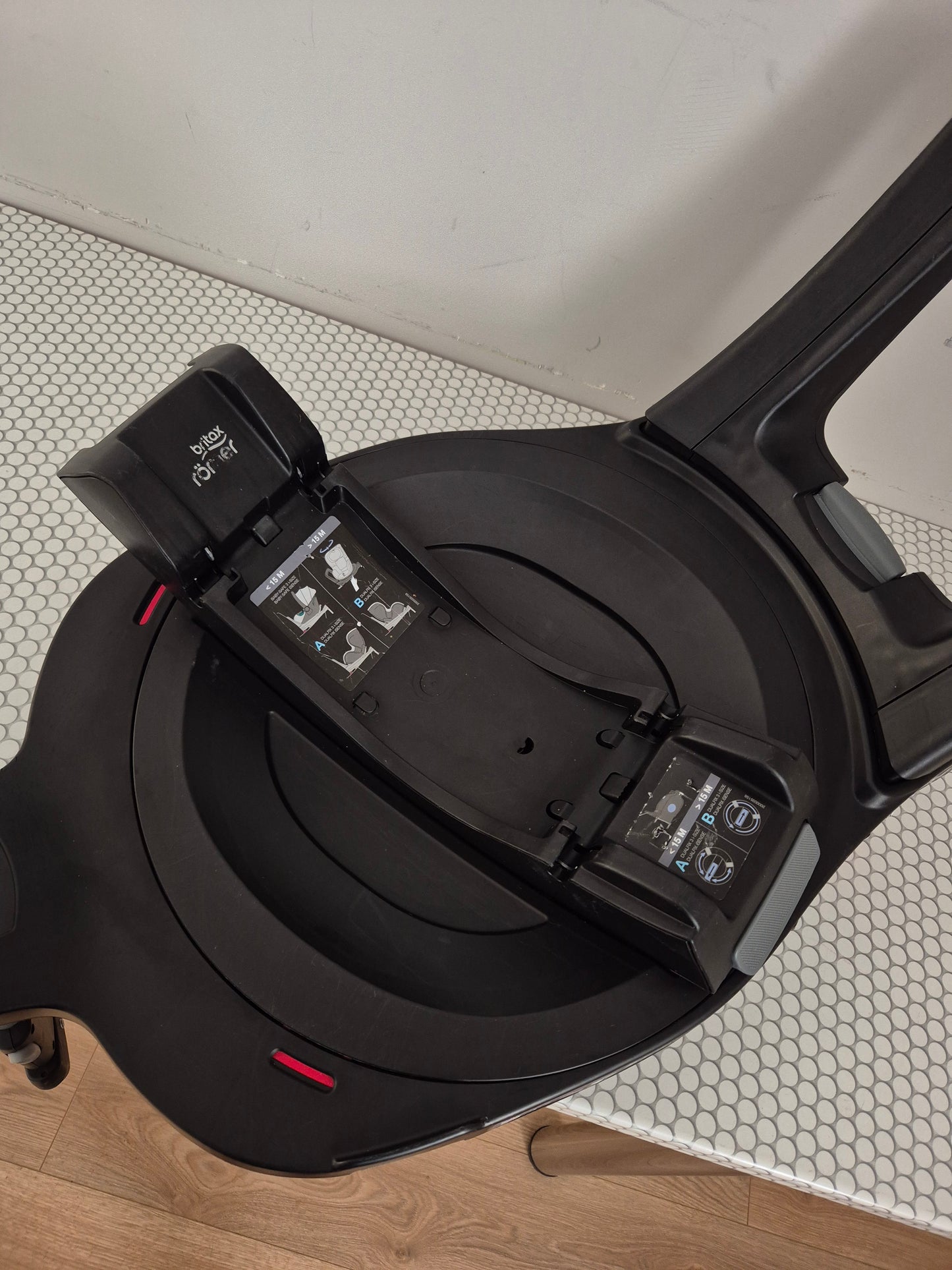 BRITAX Baby-Safe iSense 0-13kg. su Britax Flex Base iSense baze.