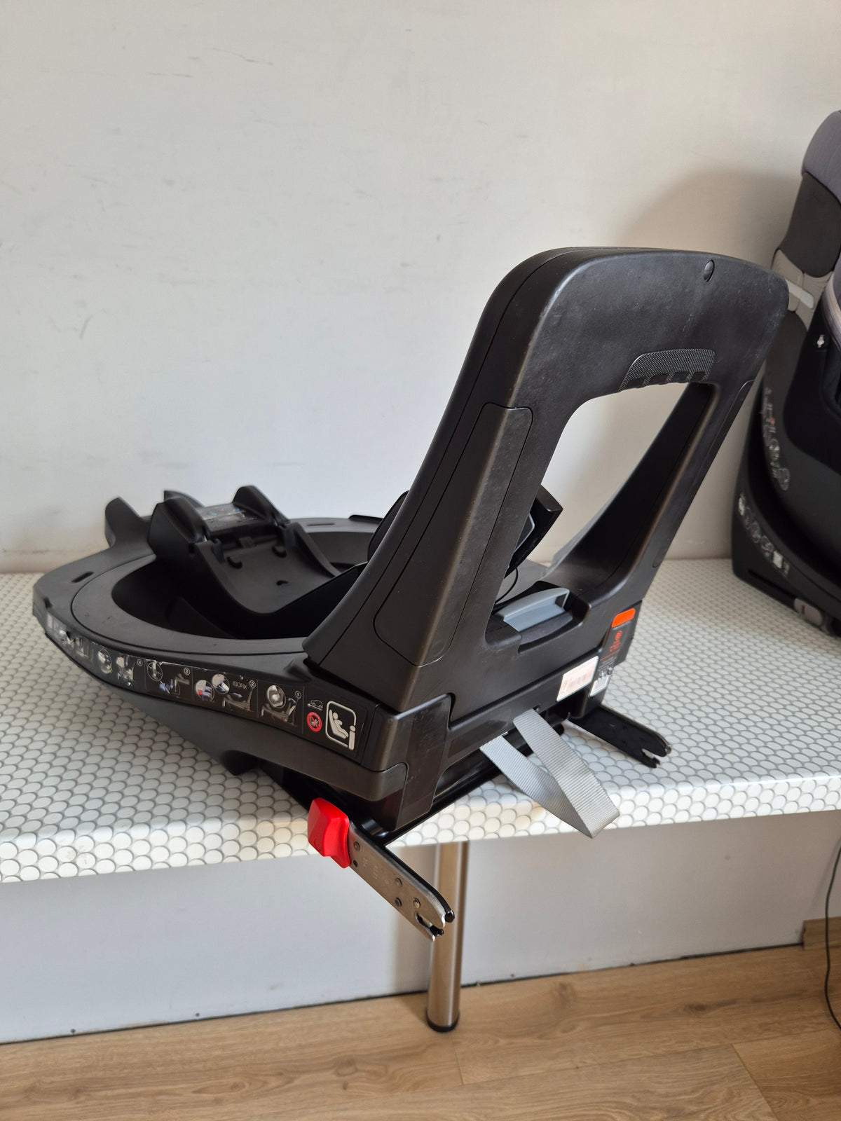 Britax Baby-Safe iSense 0-13kg. su Britax Flex Base iSense baze.