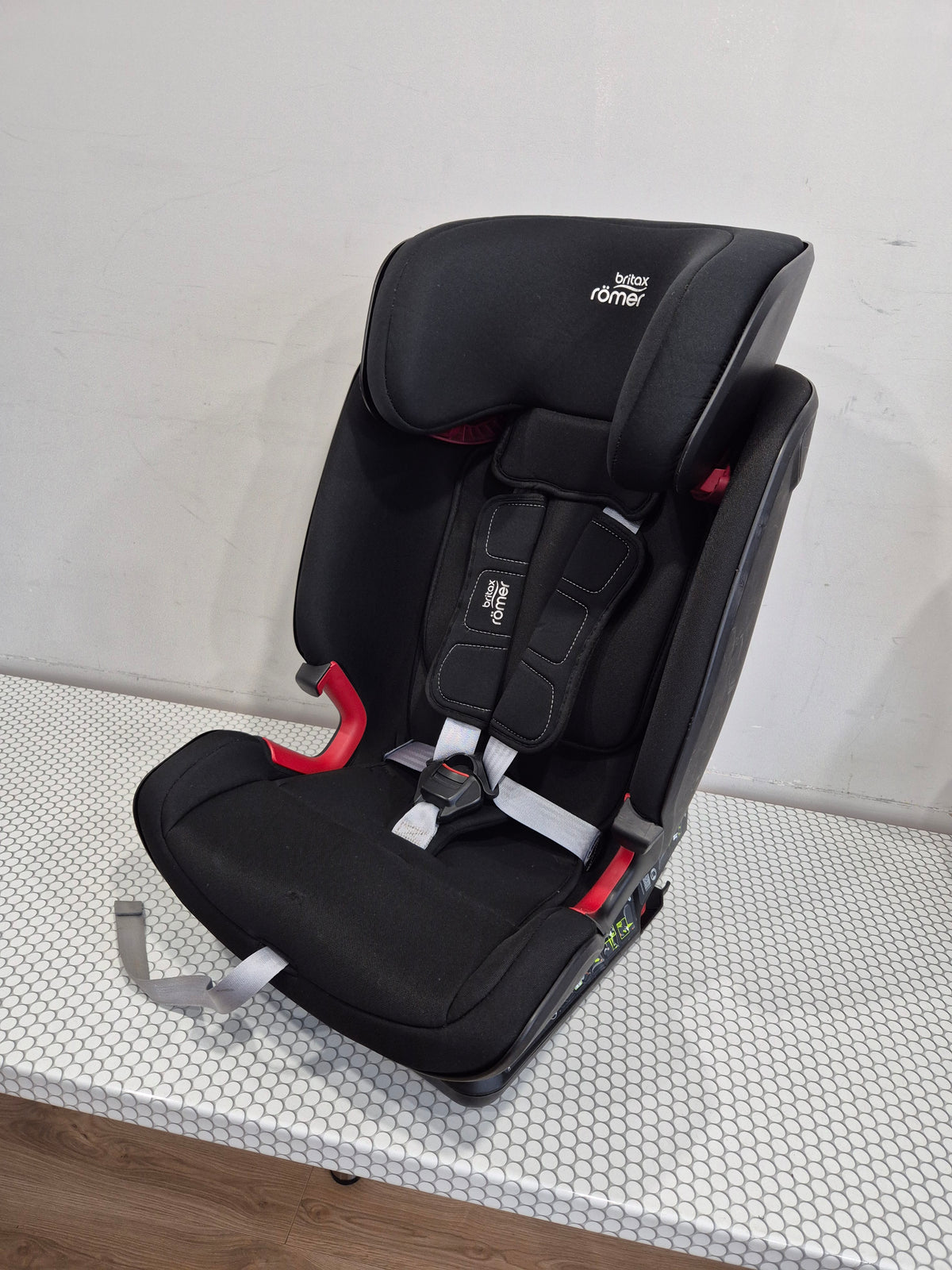 Britax Romer Advasafix IV M 9-36kg.