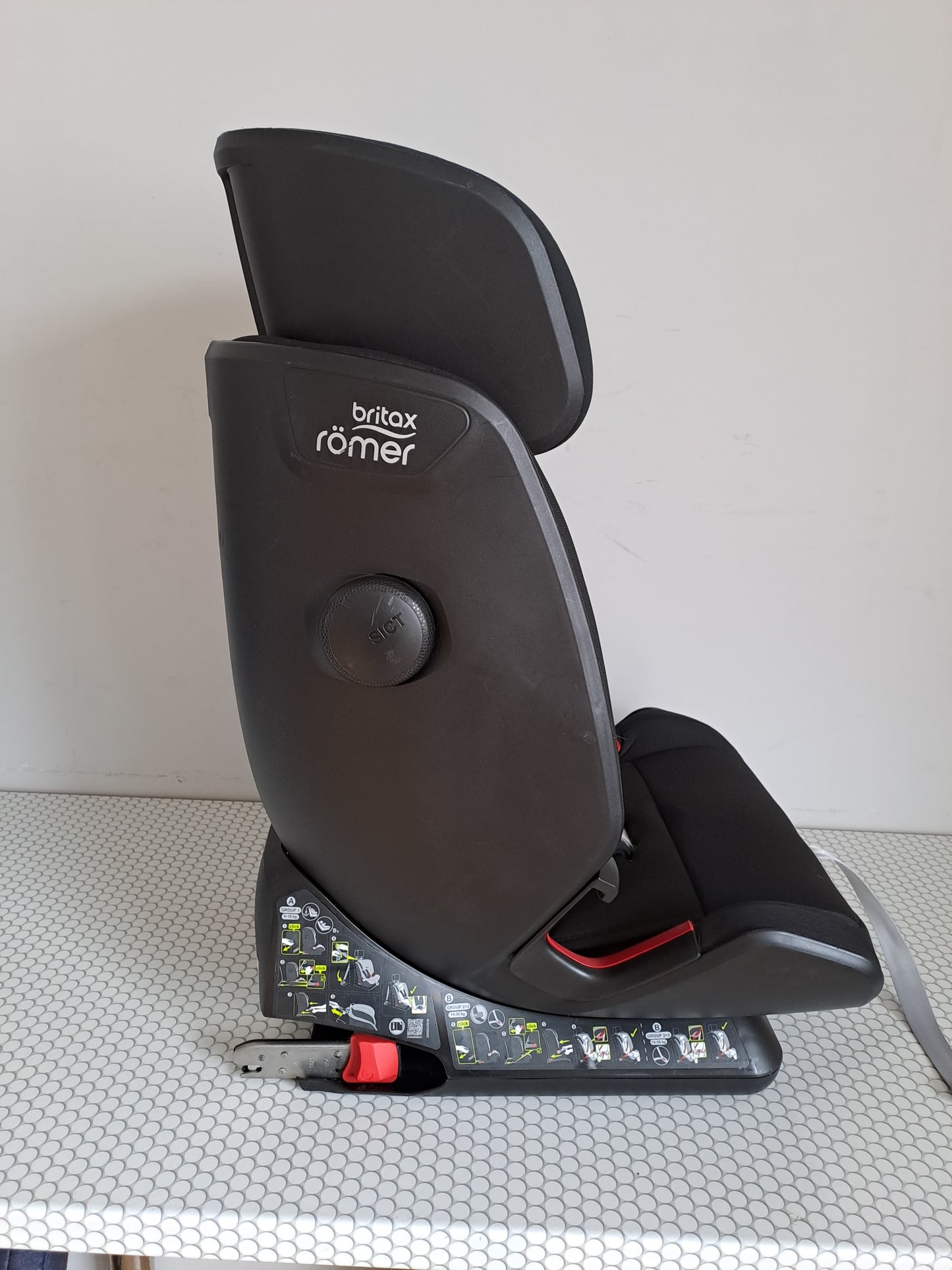 Britax Romer Advasafix IV R 9-36kg.