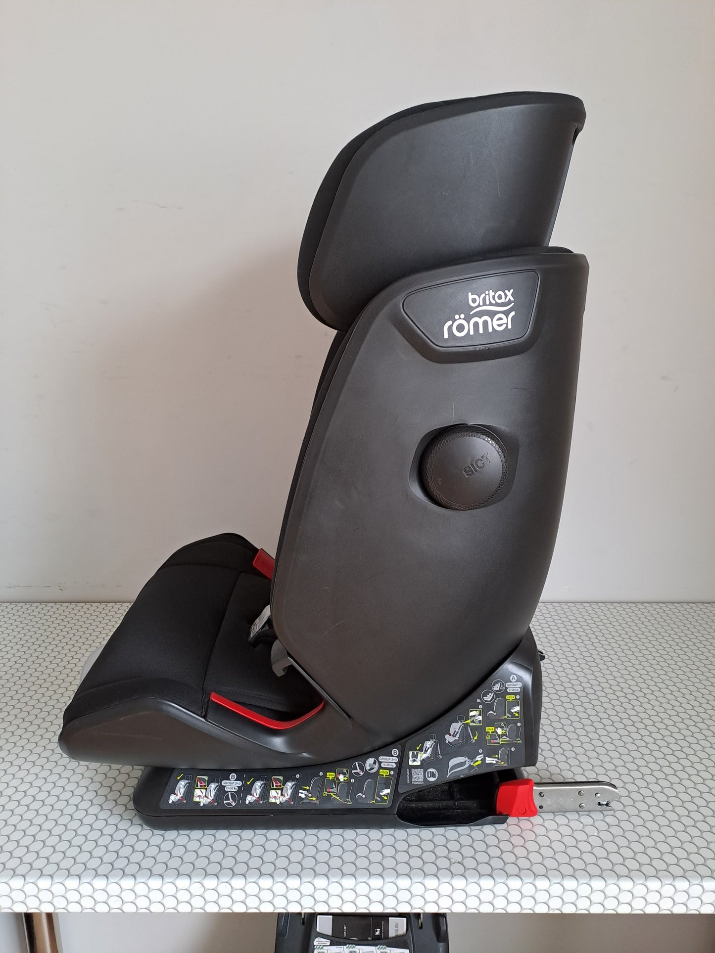 Britax Romer Advasafix IV R 9-36kg.
