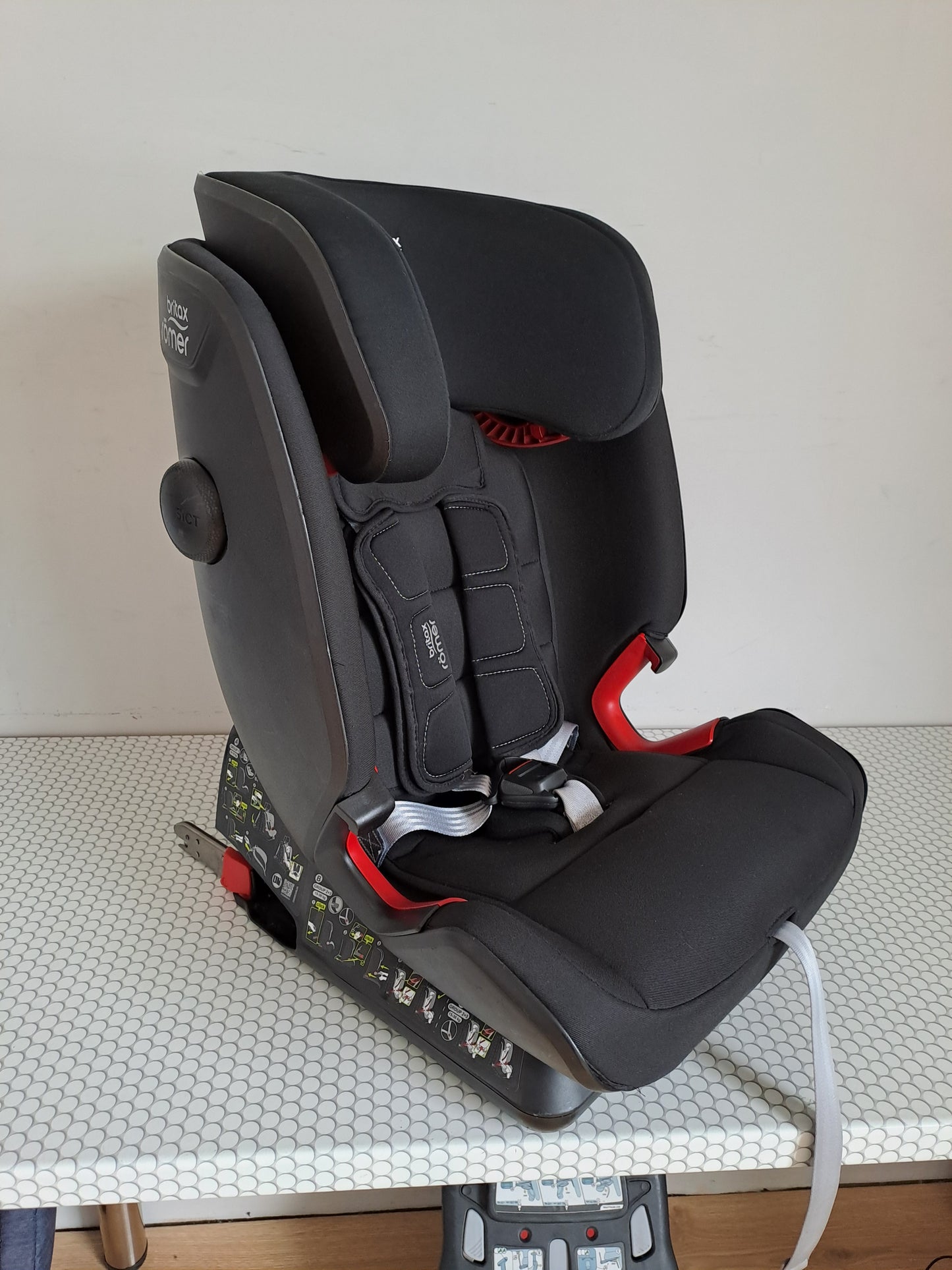 Britax Romer Advasafix IV R 9-36kg.
