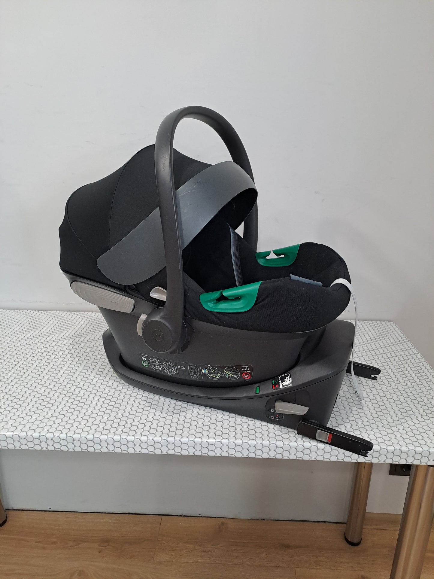 Aton S2 i-Size 0-13kg. su BaseOne IsoFix baze