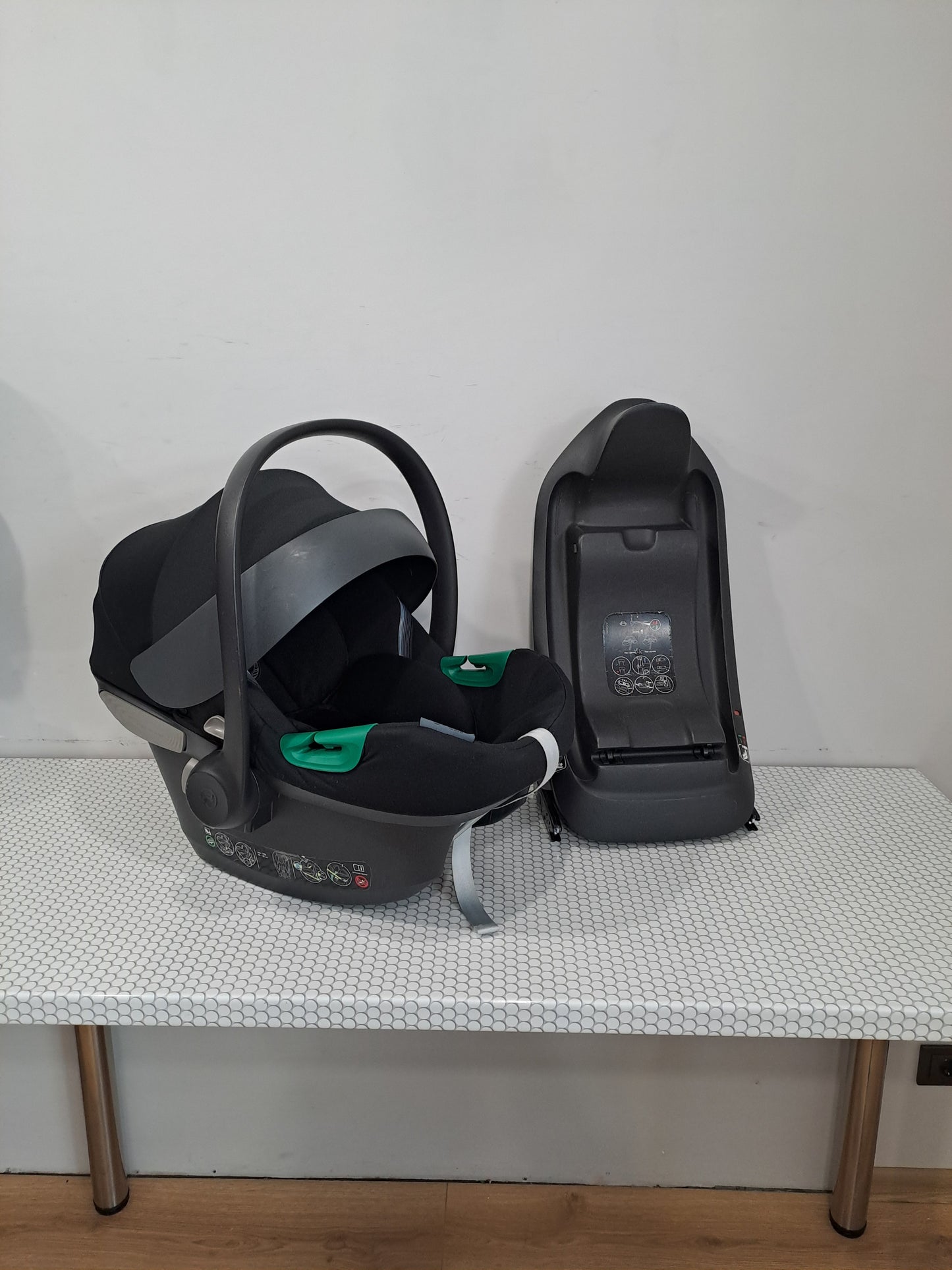 Aton S2 i-Size 0-13kg. su BaseOne IsoFix baze