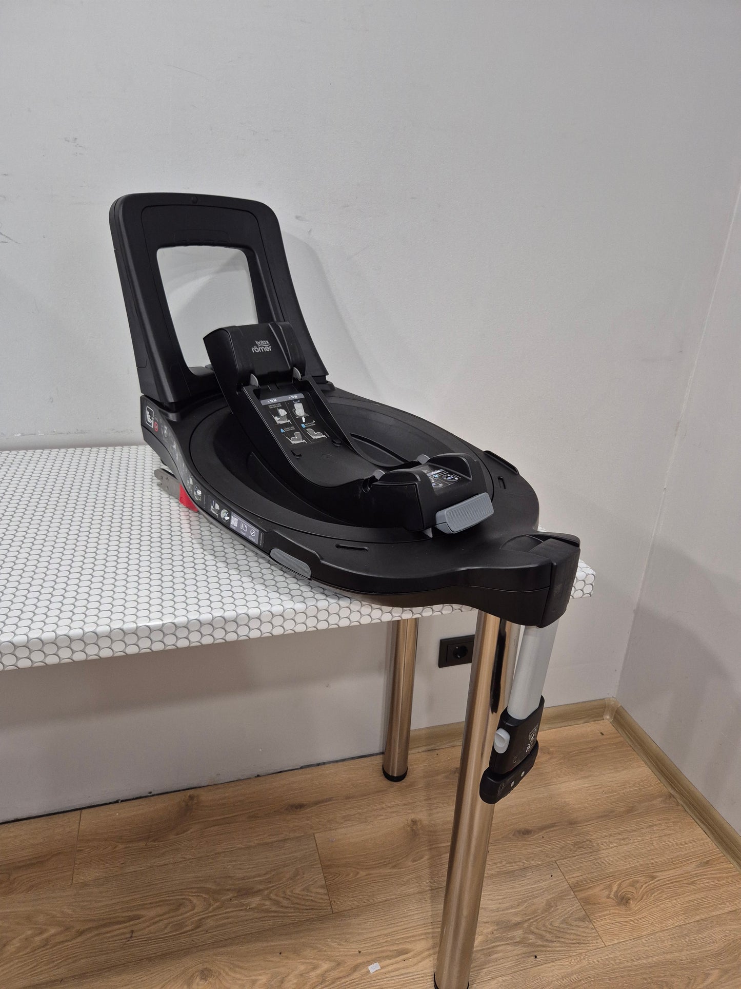 BRITAX Baby-Safe iSENSE 0-13kg. su Britax Flex Base iSense baze.