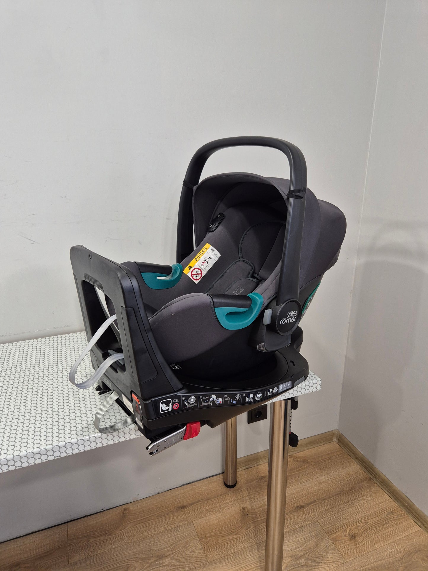 BRITAX Baby-Safe iSENSE 0-13kg. su Britax Flex Base iSense baze.