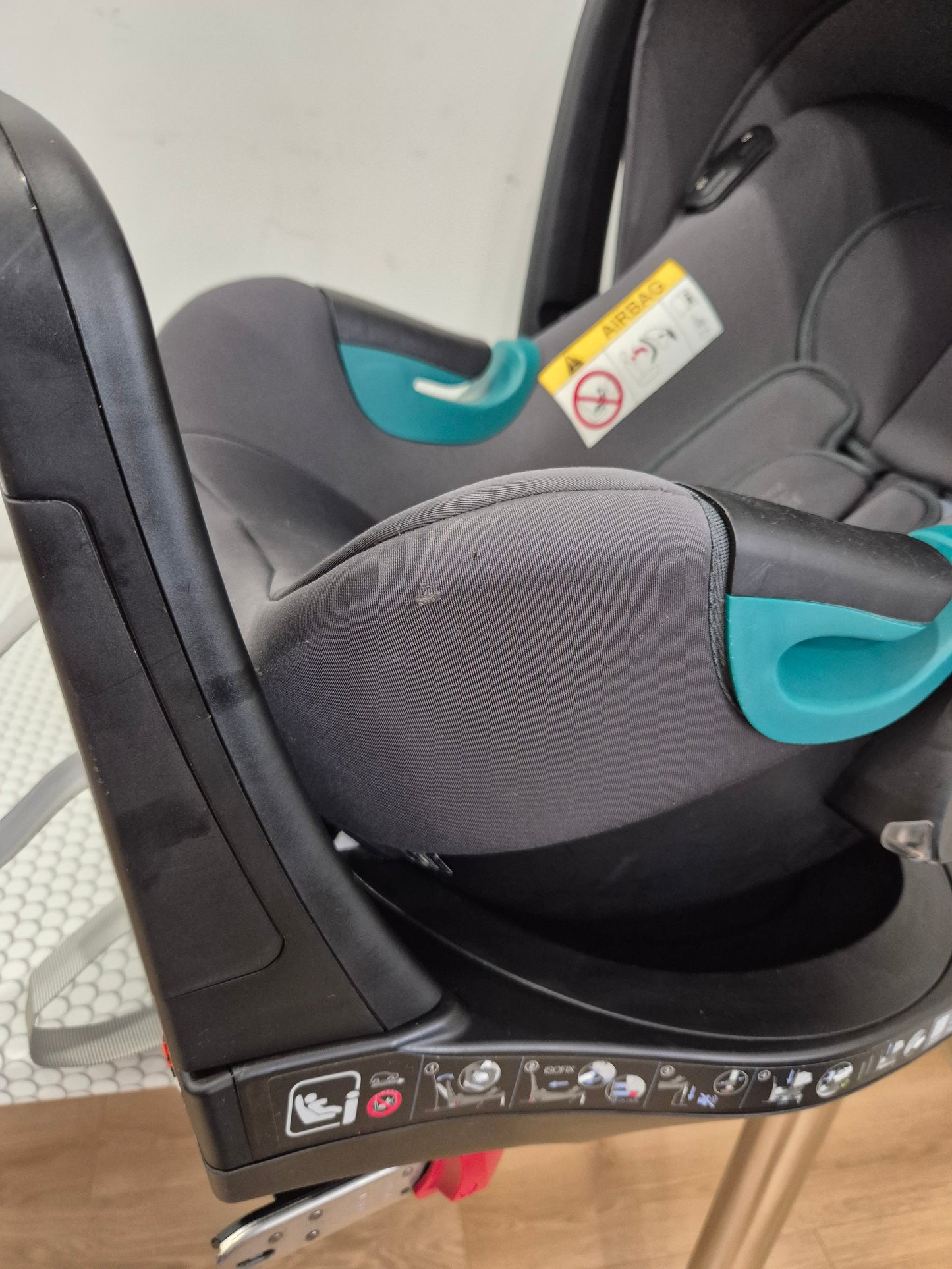 BRITAX Baby-Safe iSENSE 0-13kg. su Britax Flex Base iSense baze.