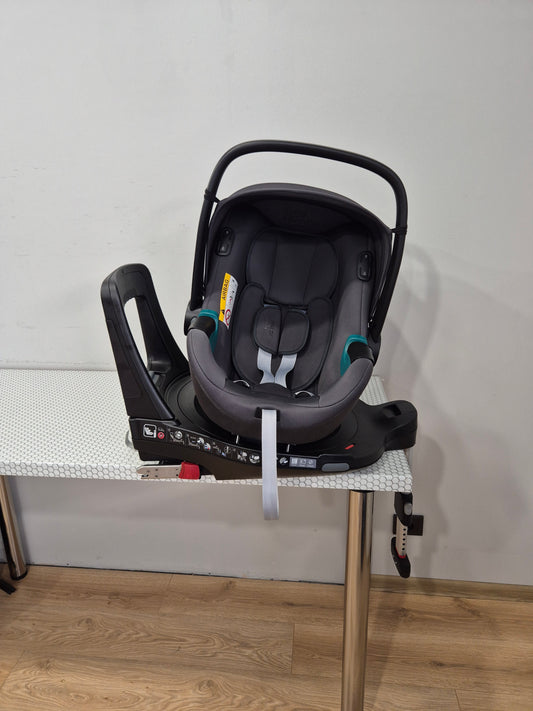 BRITAX Baby-Safe iSENSE 0-13kg. su Britax Flex Base iSense baze.
