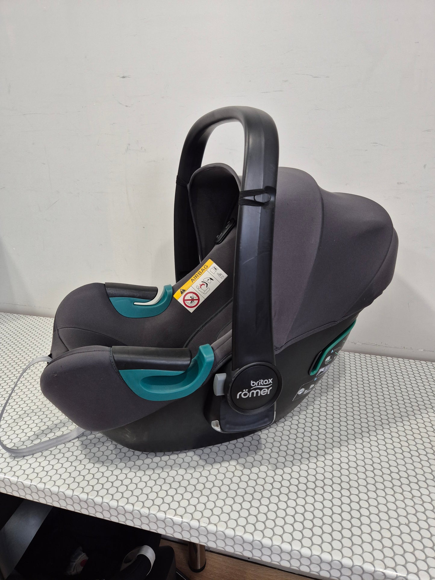 BRITAX Baby-Safe iSENSE 0-13kg. su Britax Flex Base iSense baze.