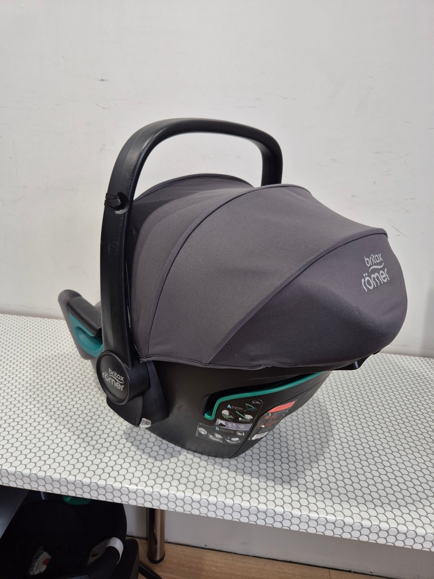 BRITAX Baby-Safe iSENSE 0-13kg. su Britax Flex Base iSense baze.