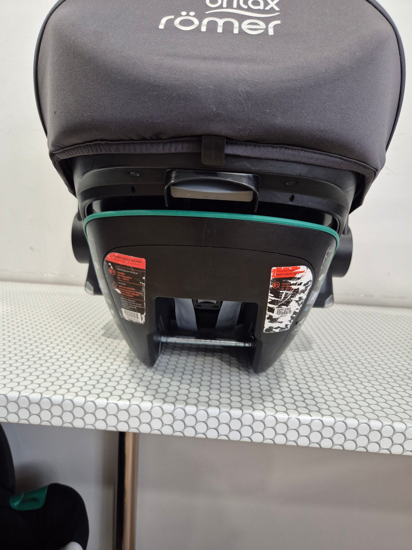 BRITAX Baby-Safe iSENSE 0-13kg. su Britax Flex Base iSense baze.