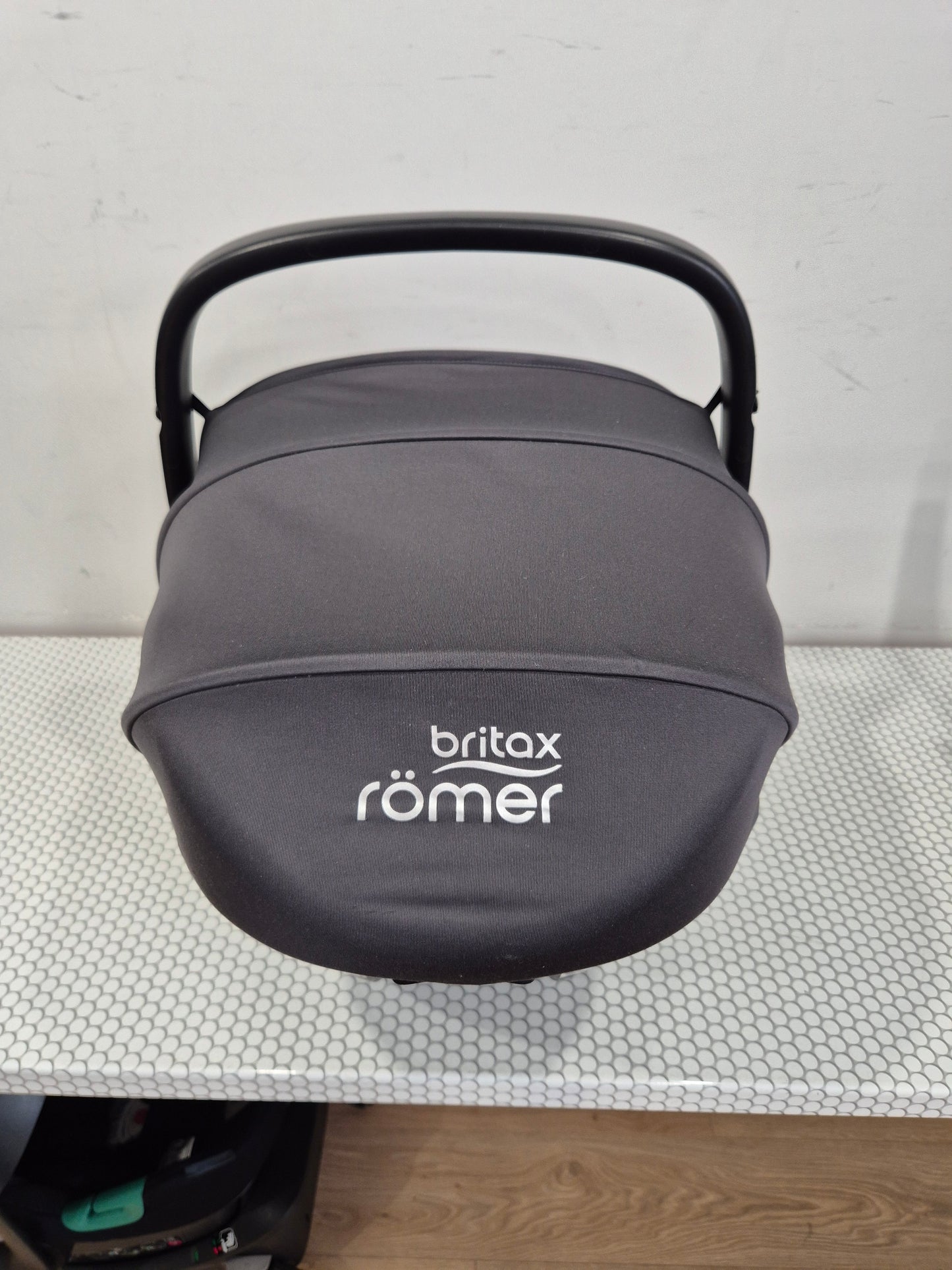 BRITAX Baby-Safe iSENSE 0-13kg. su Britax Flex Base iSense baze.