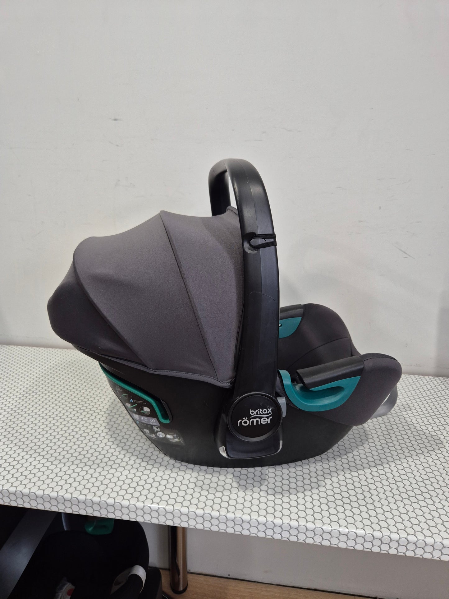 BRITAX Baby-Safe iSENSE 0-13kg. su Britax Flex Base iSense baze.