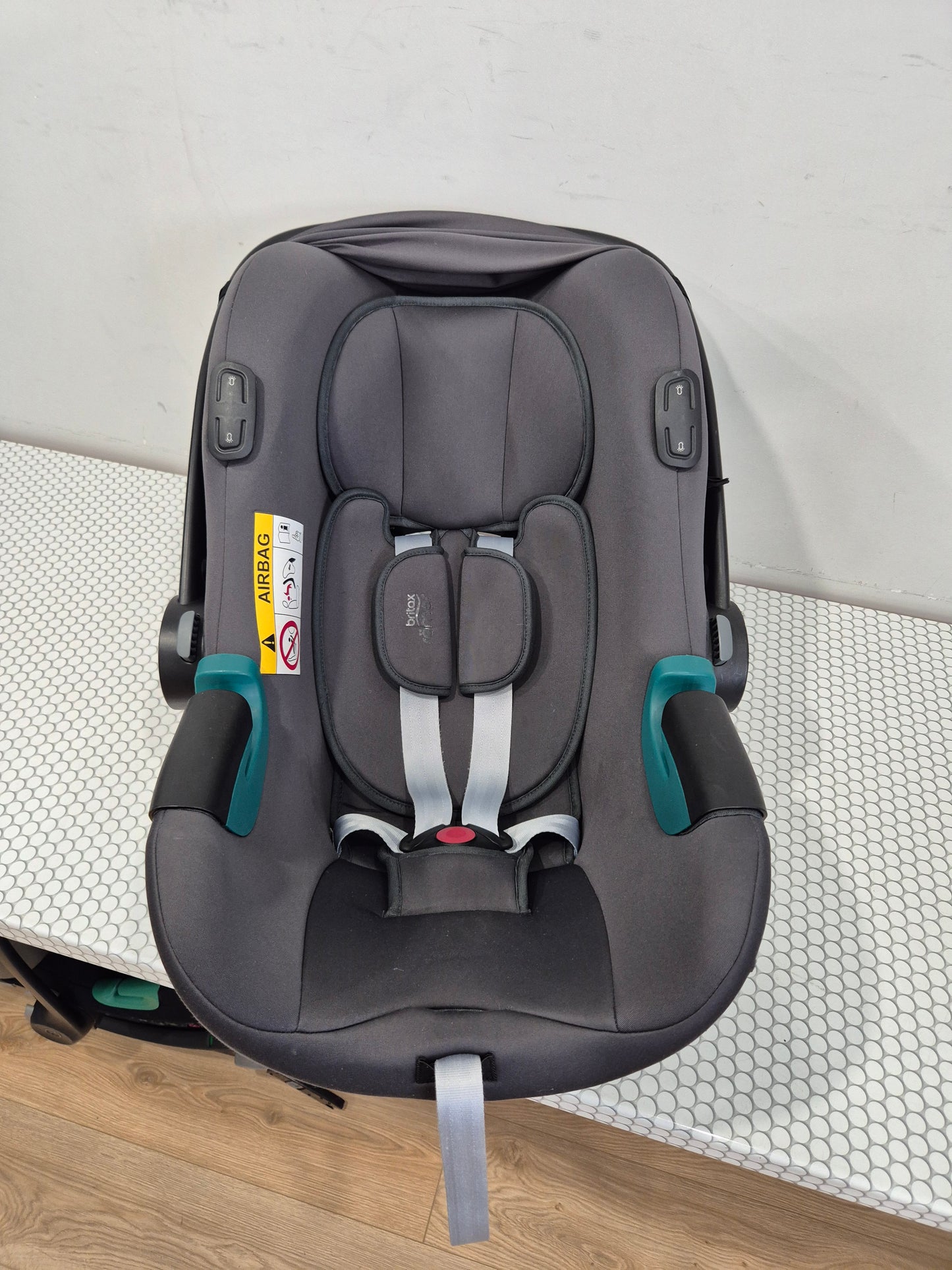BRITAX Baby-Safe iSENSE 0-13kg. su Britax Flex Base iSense baze.