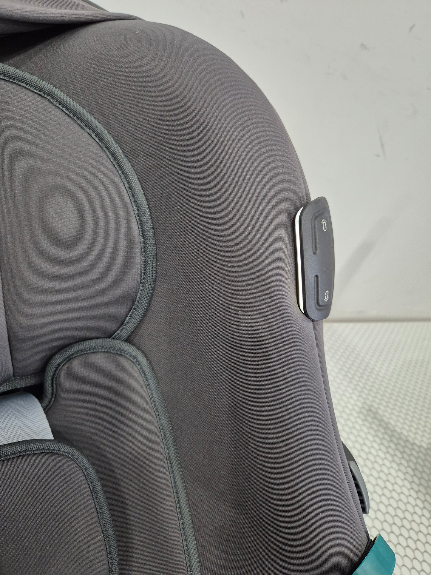 BRITAX Baby-Safe iSENSE 0-13kg. su Britax Flex Base iSense baze.