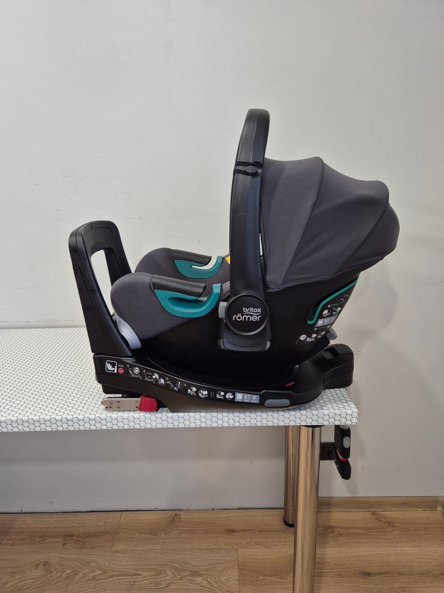 BRITAX Baby-Safe iSENSE 0-13kg. su Britax Flex Base iSense baze.