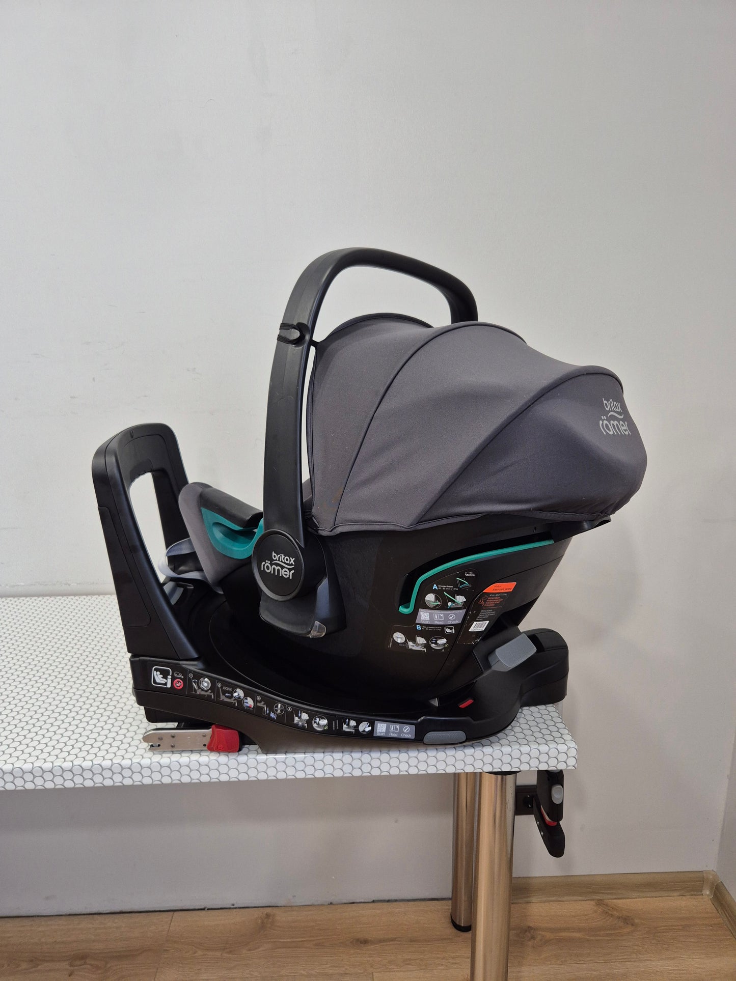 BRITAX Baby-Safe iSense 0-13kg. su Britax Flex Base iSense baze.