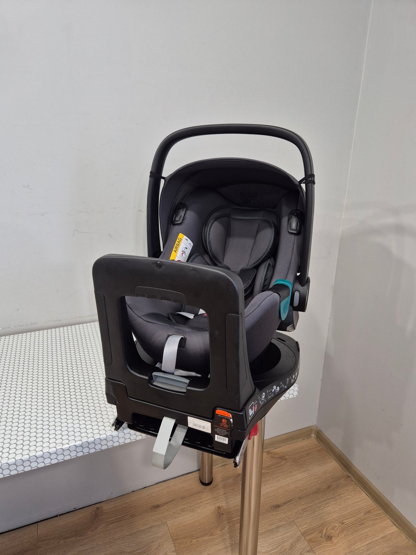 BRITAX Baby-Safe iSense 0-13kg. su Britax Flex Base iSense baze.
