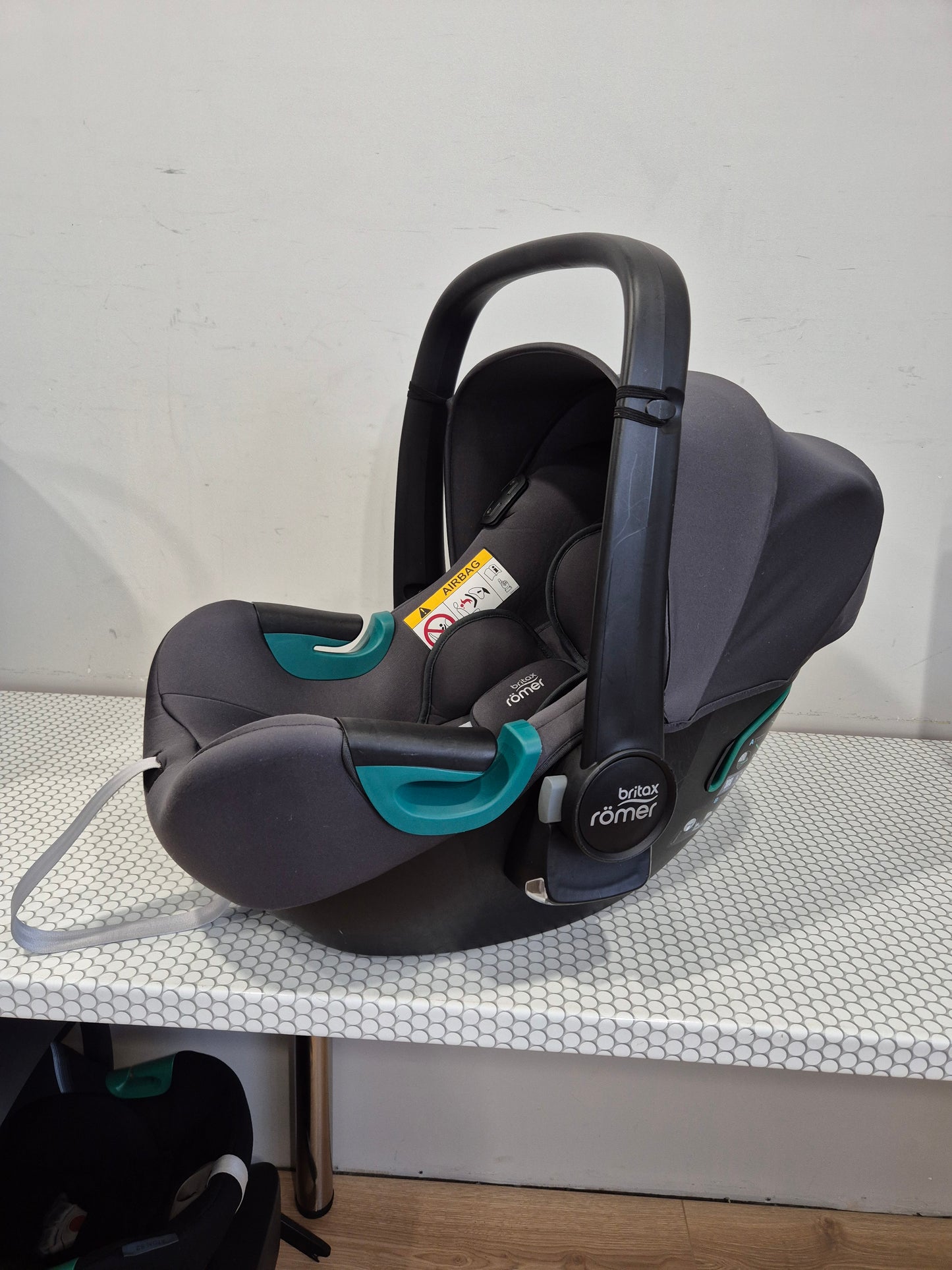 BRITAX Baby-Safe iSense 0-13kg. su Britax Flex Base iSense baze.