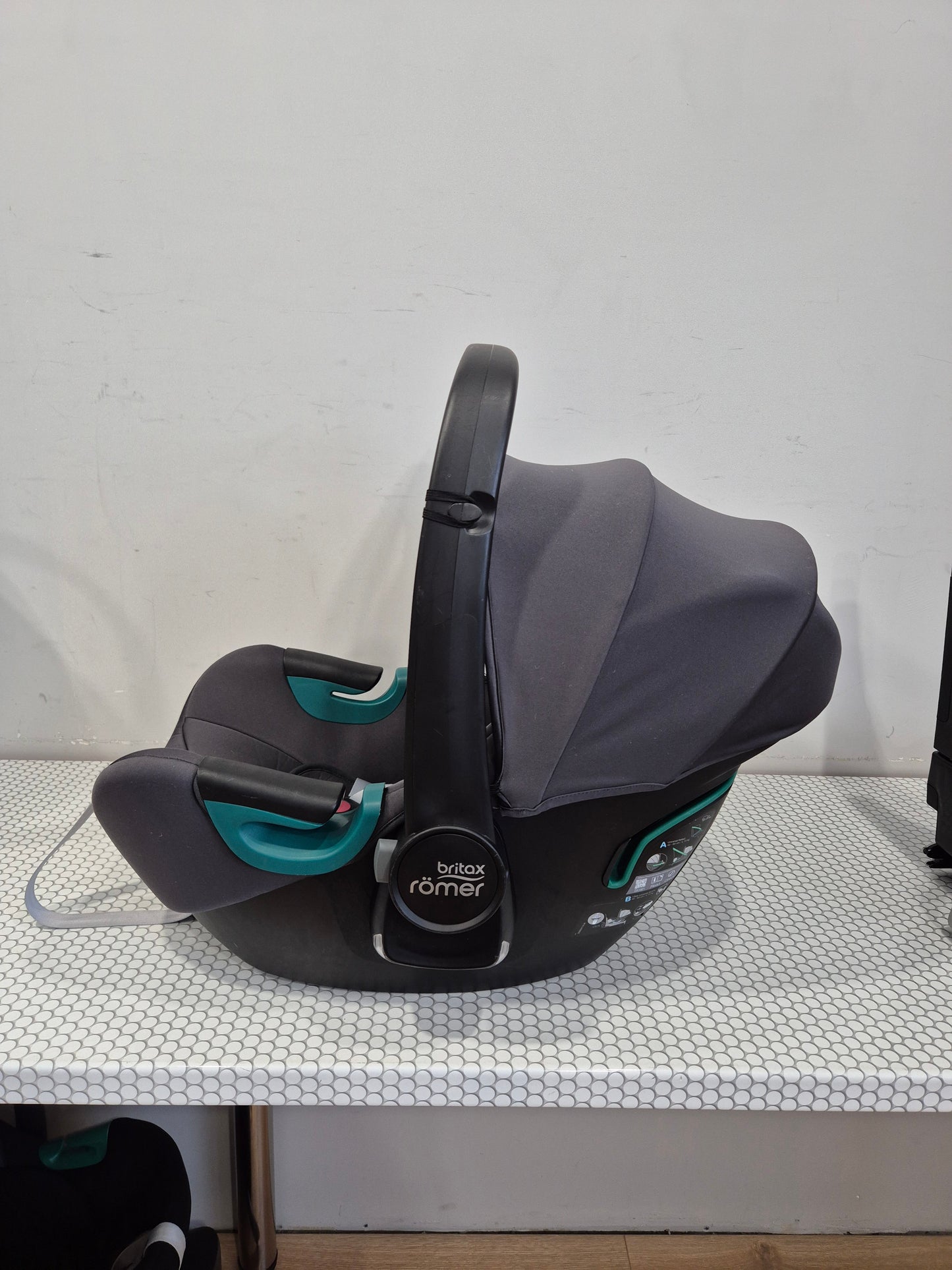 BRITAX Baby-Safe iSENSE 0-13kg. su Britax Flex Base iSense baze.