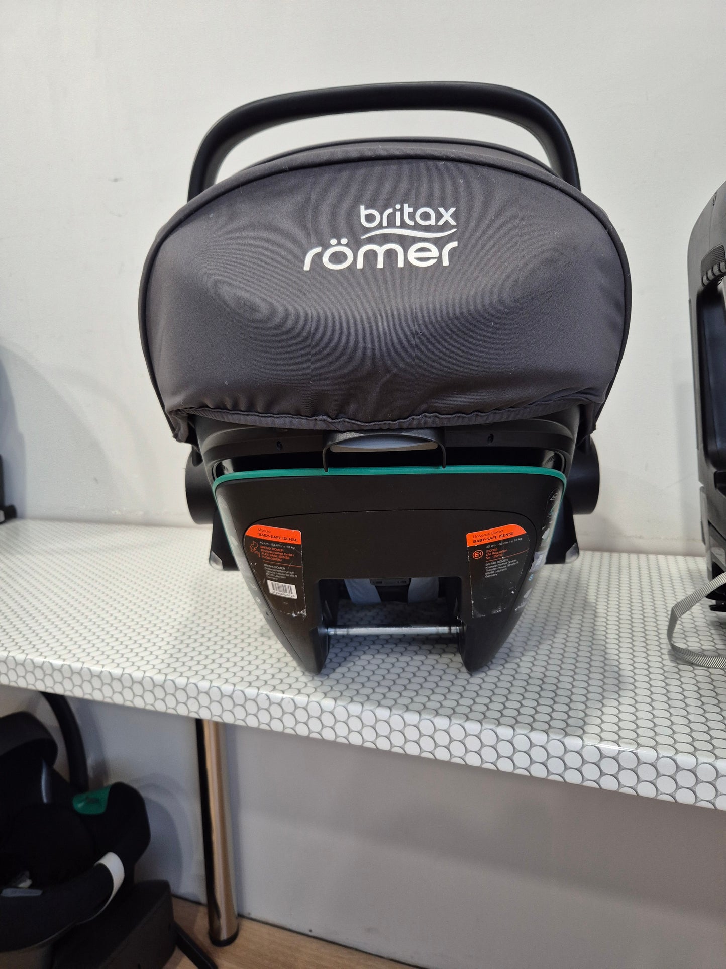 BRITAX Baby-Safe iSENSE 0-13kg. su Britax Flex Base iSense baze.