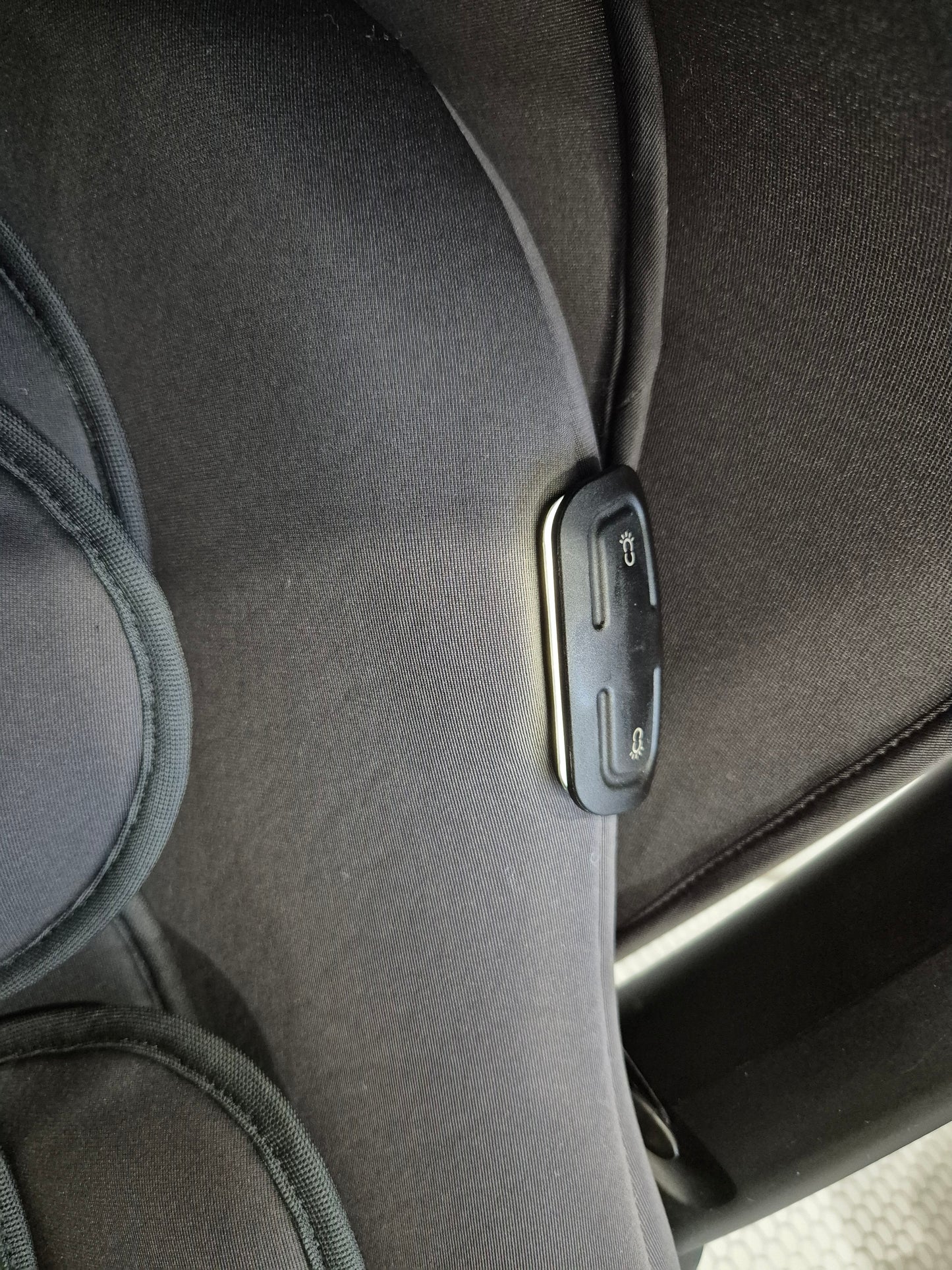 BRITAX Baby-Safe iSENSE 0-13kg. su Britax Flex Base iSense baze.