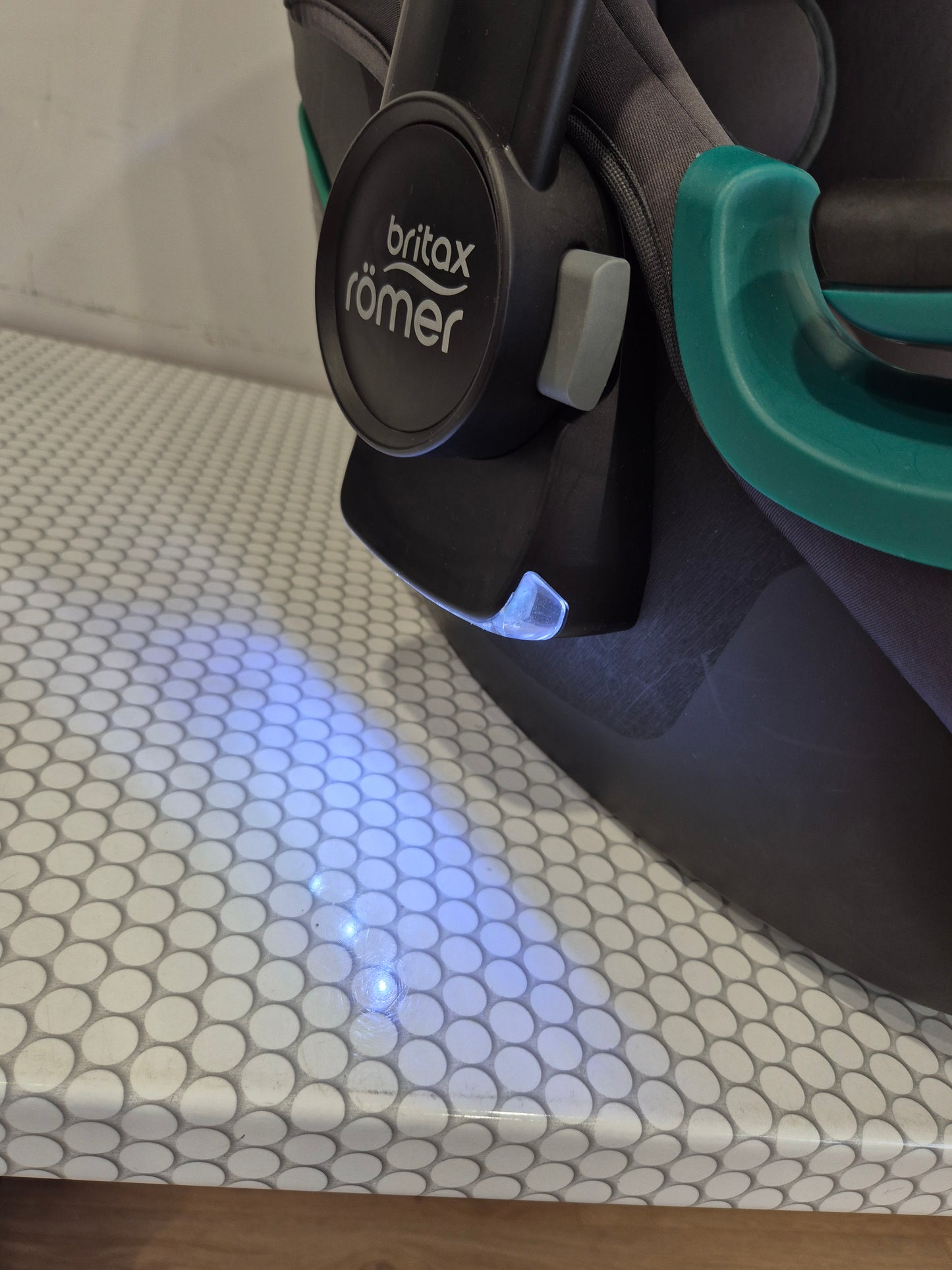 BRITAX Baby-Safe iSense 0-13kg. su Britax Flex Base iSense baze.