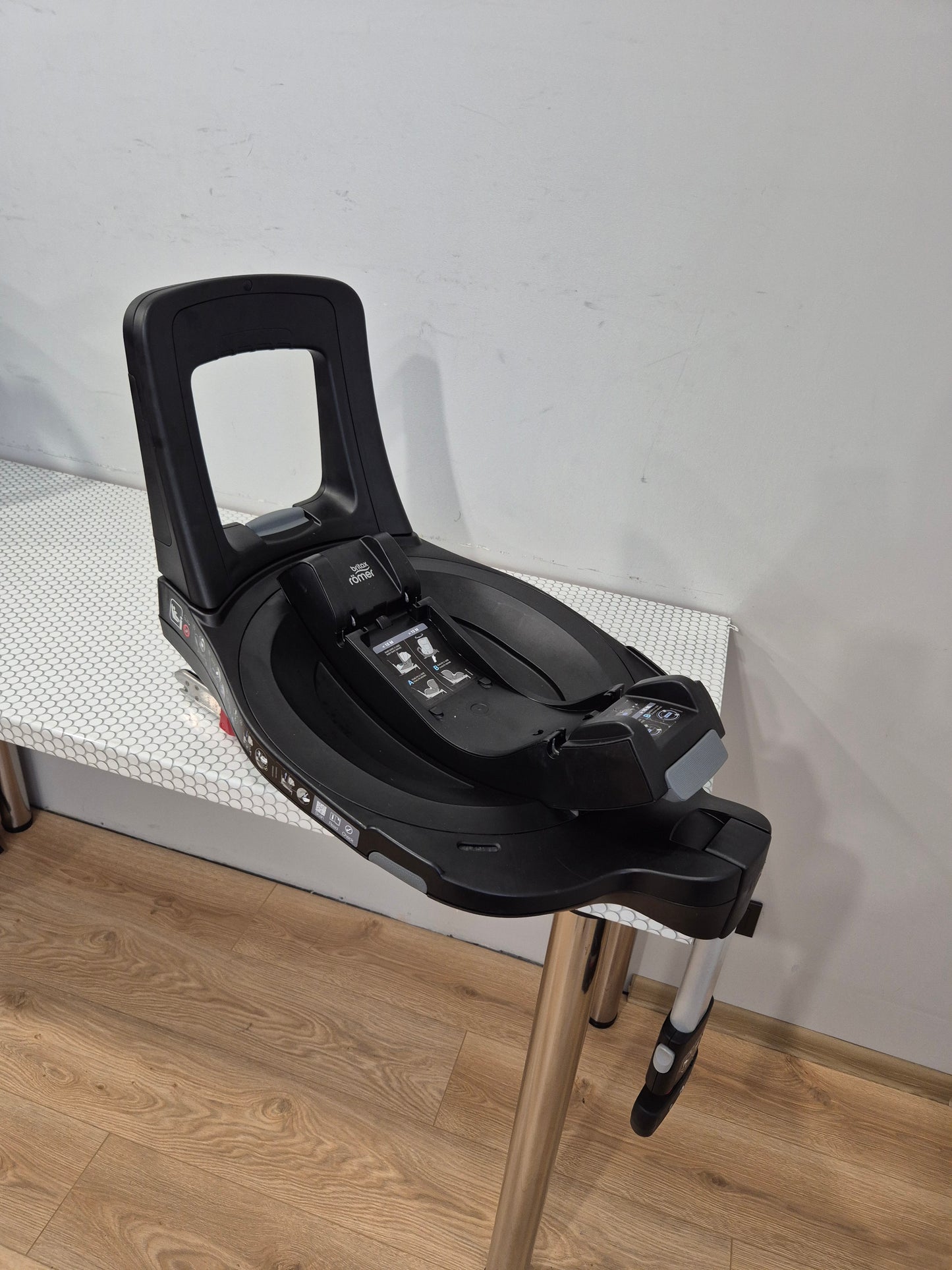 BRITAX Baby-Safe iSENSE 0-13kg. su Britax Flex Base iSense baze.