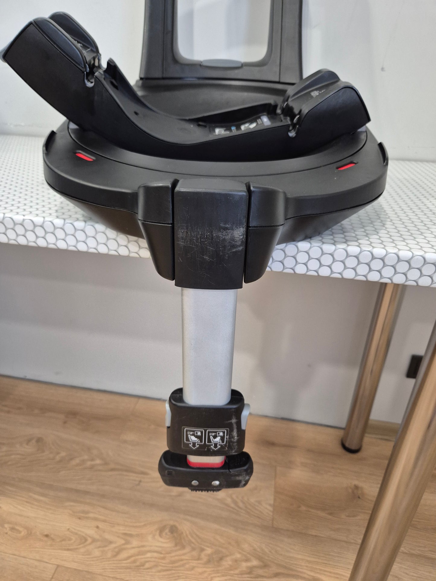 BRITAX Baby-Safe iSENSE 0-13kg. su Britax Flex Base iSense baze.