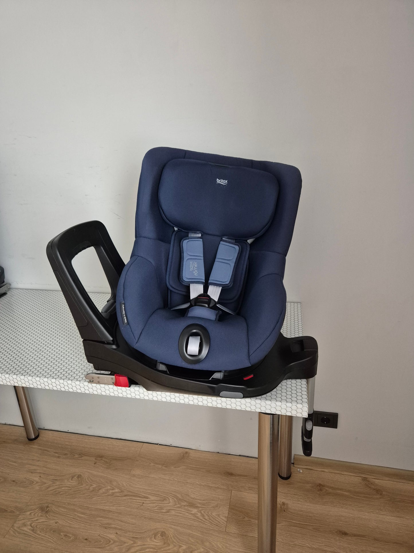 Britax Romer SwingFix M i-Size 0-18kg.