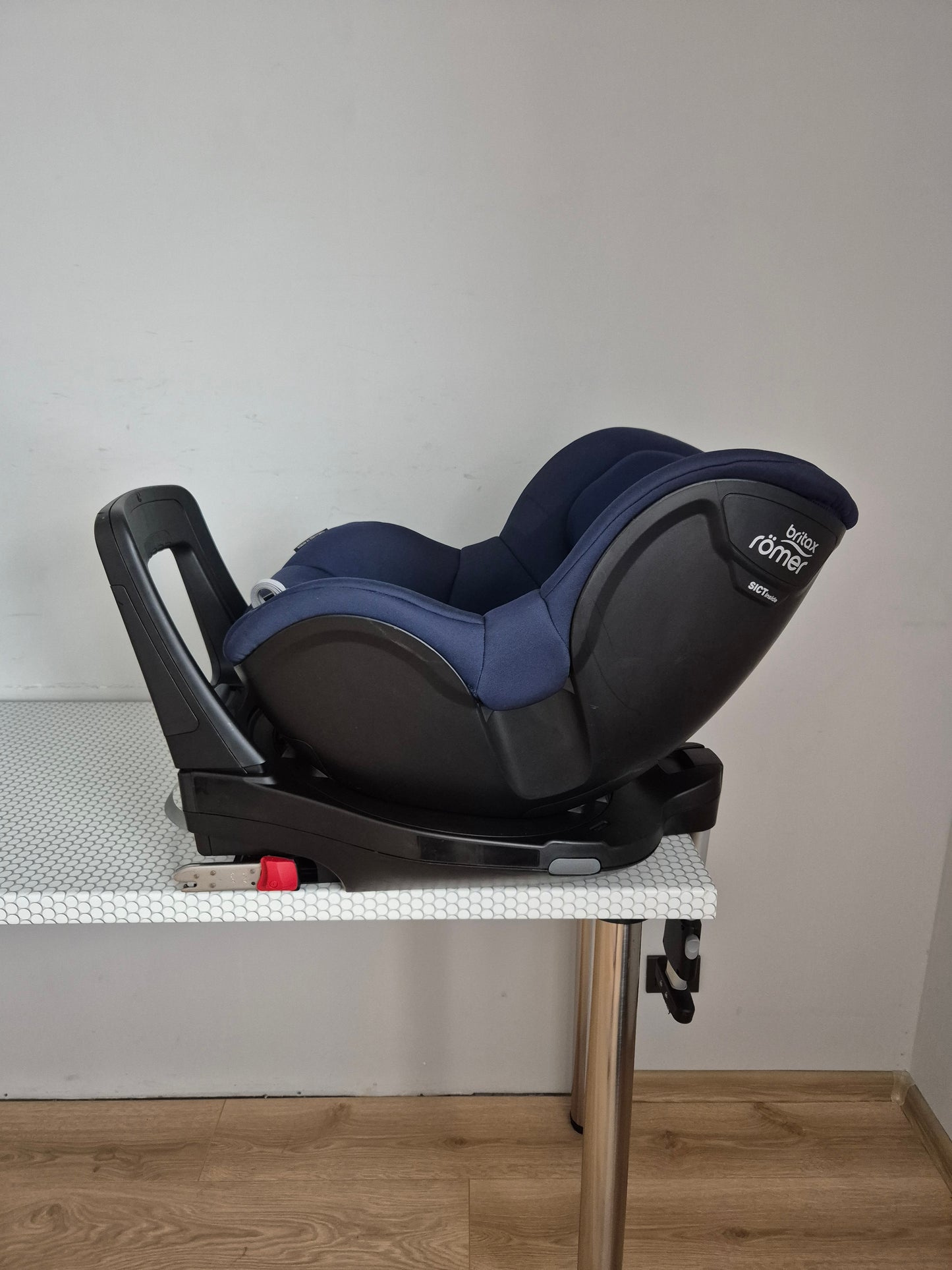 Britax Romer SwingFix M i-Size 0-18kg.