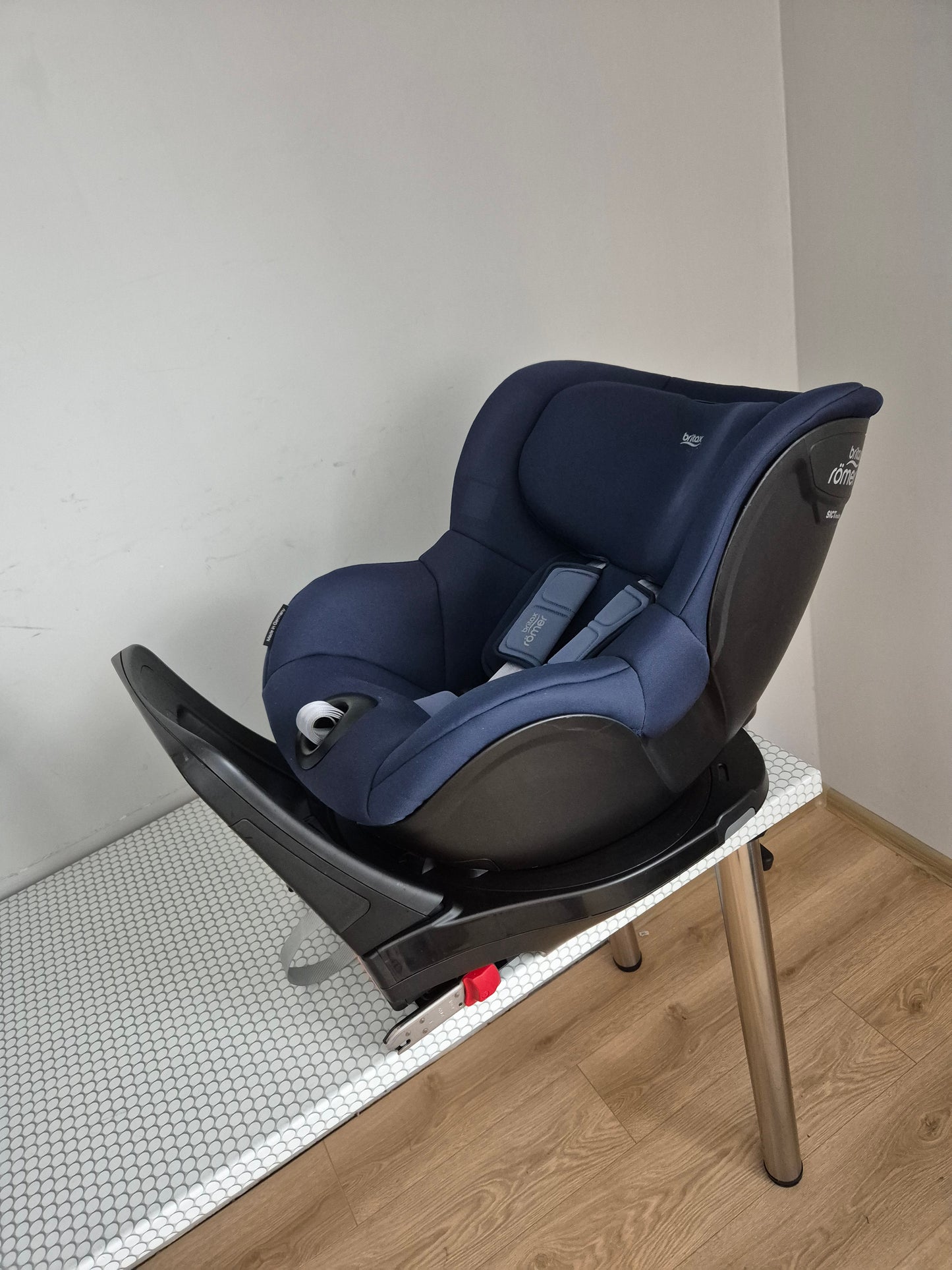 Britax Romer SwingFix M i-Size 0-18kg.
