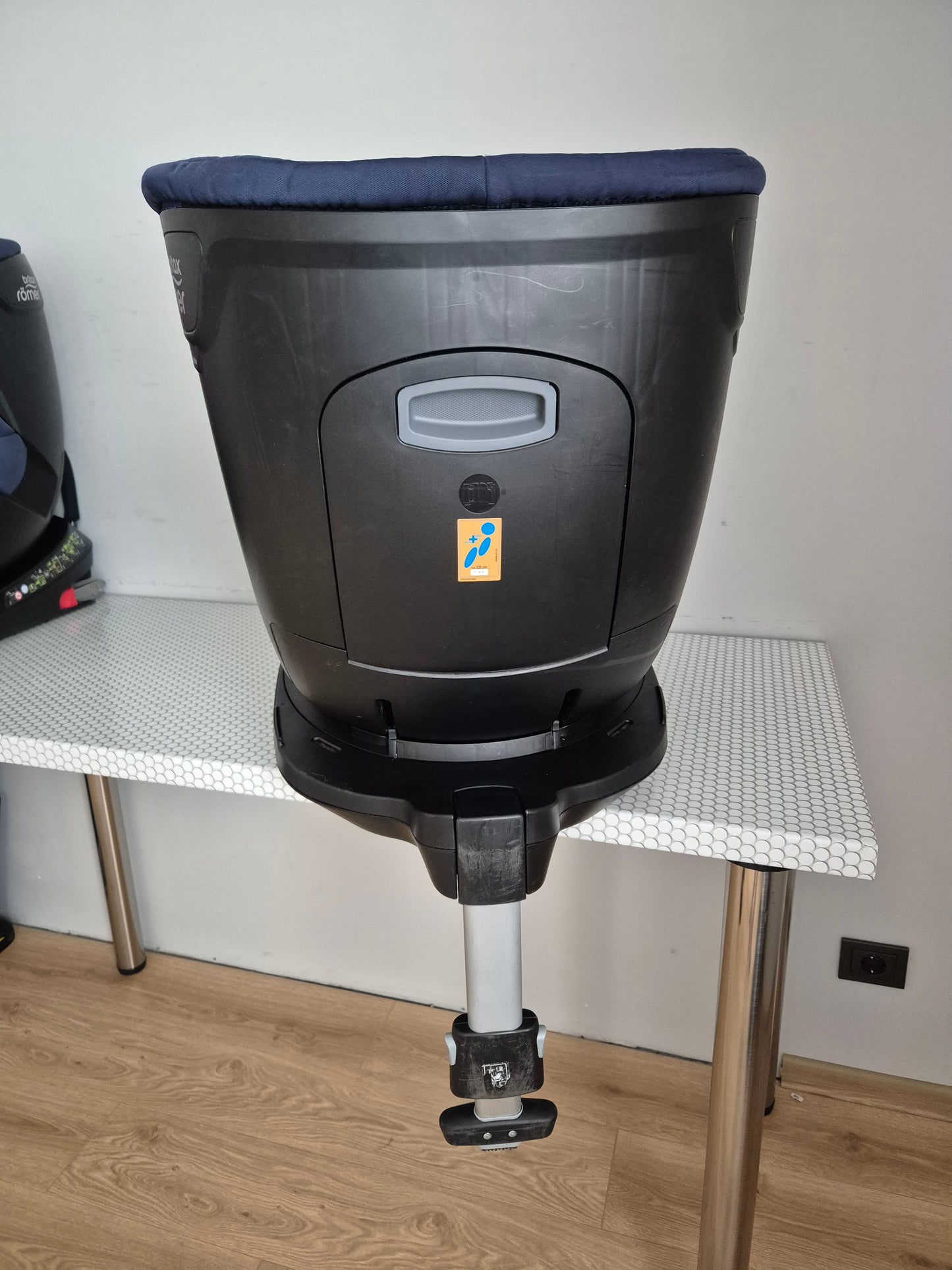 Britax Romer SwingFix M i-Size 0-18kg.