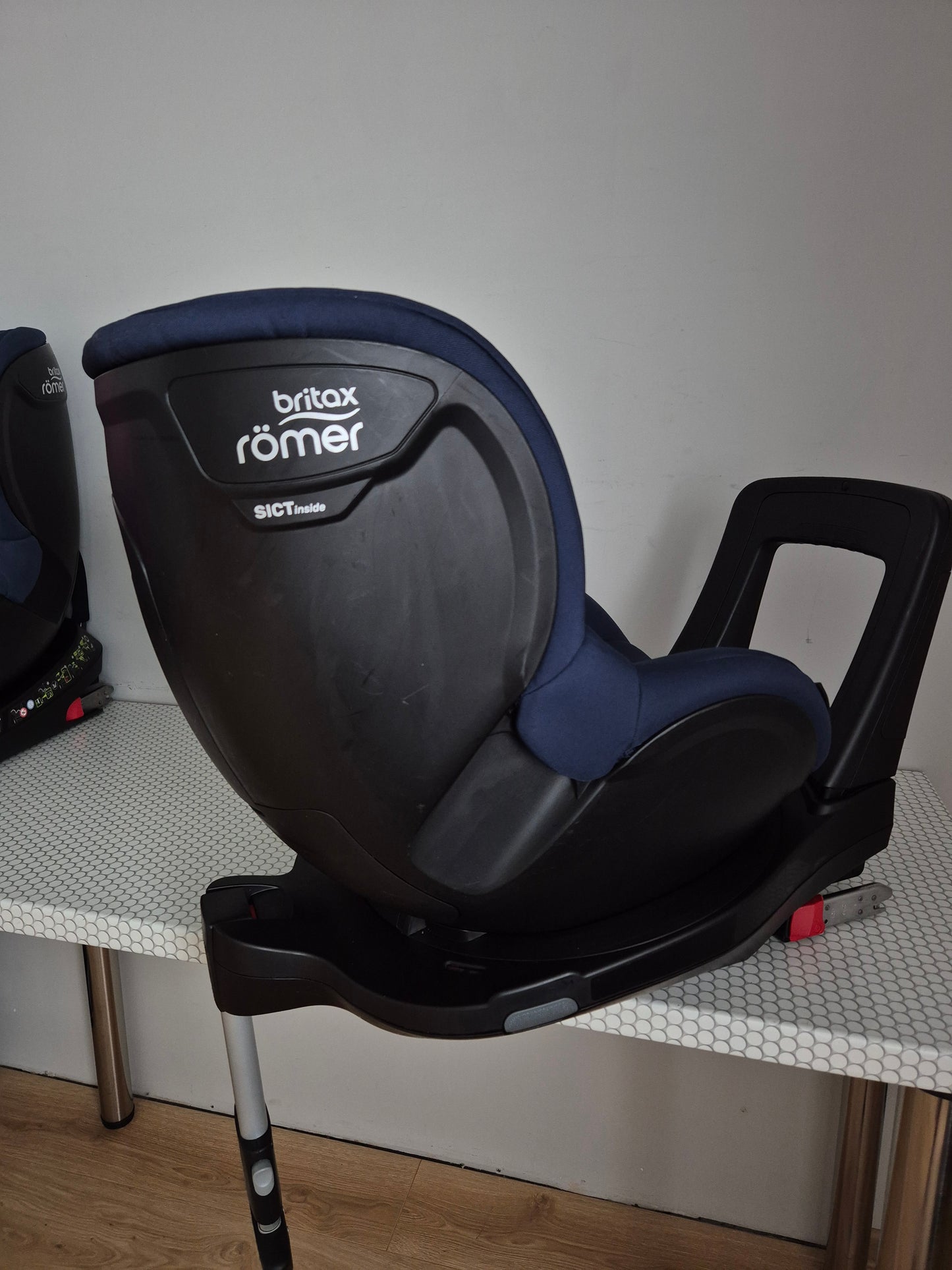 Britax Romer SwingFix M i-Size 0-18kg.