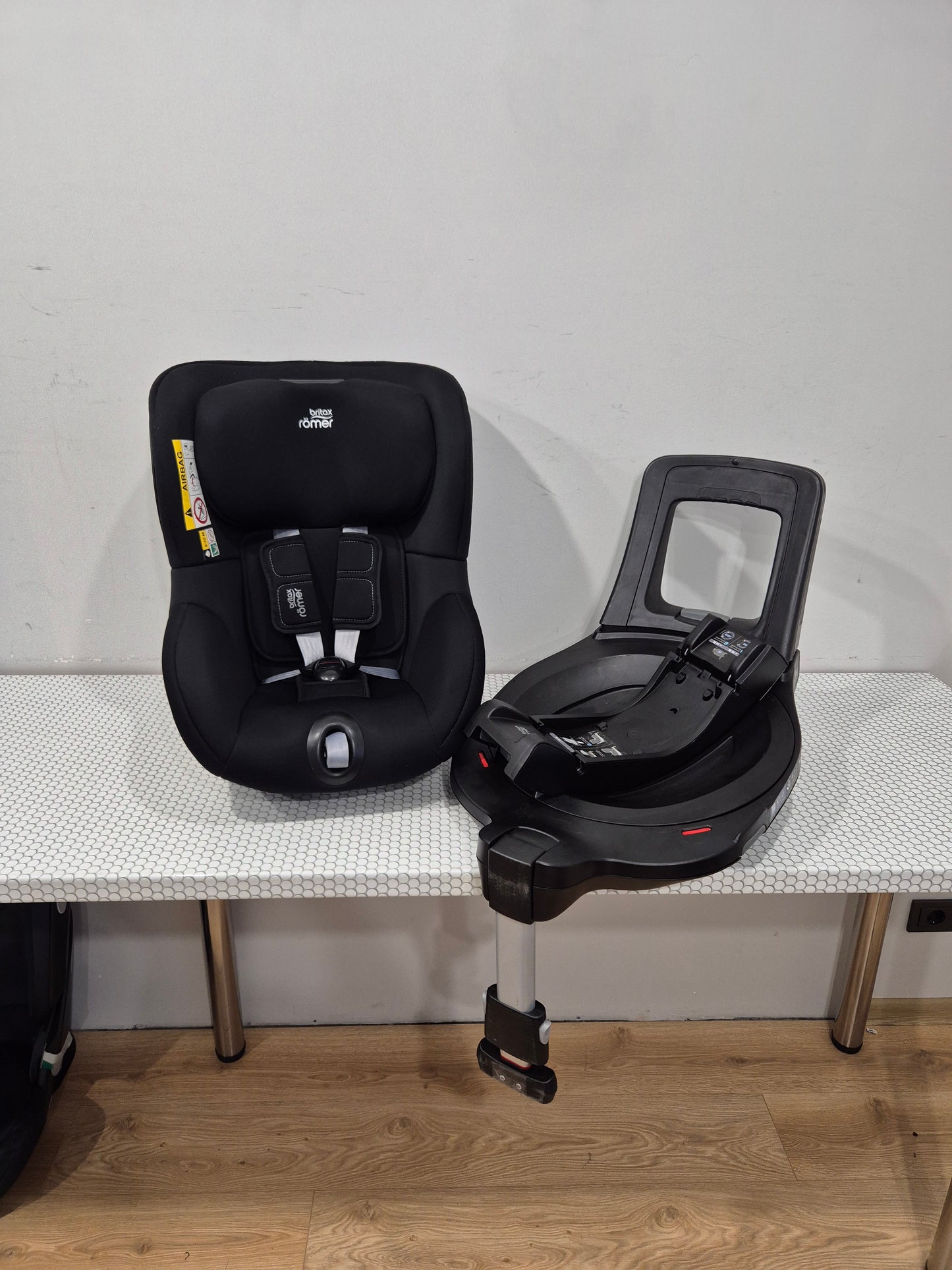 Britax DualFix3 i-Size su Flex Base IsoFix baze.