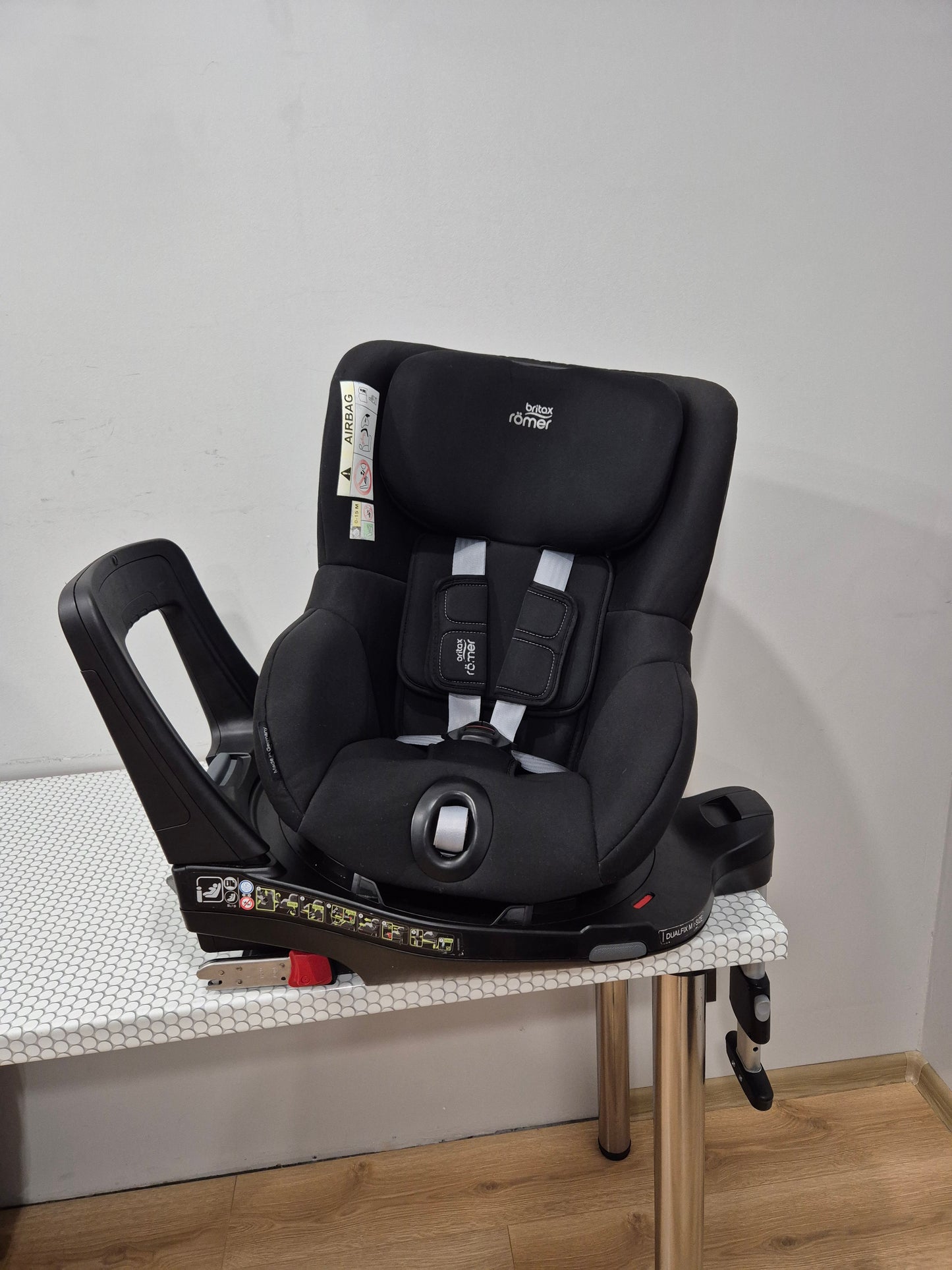 Britax Romer DualFix M i-Size 0-18kg.