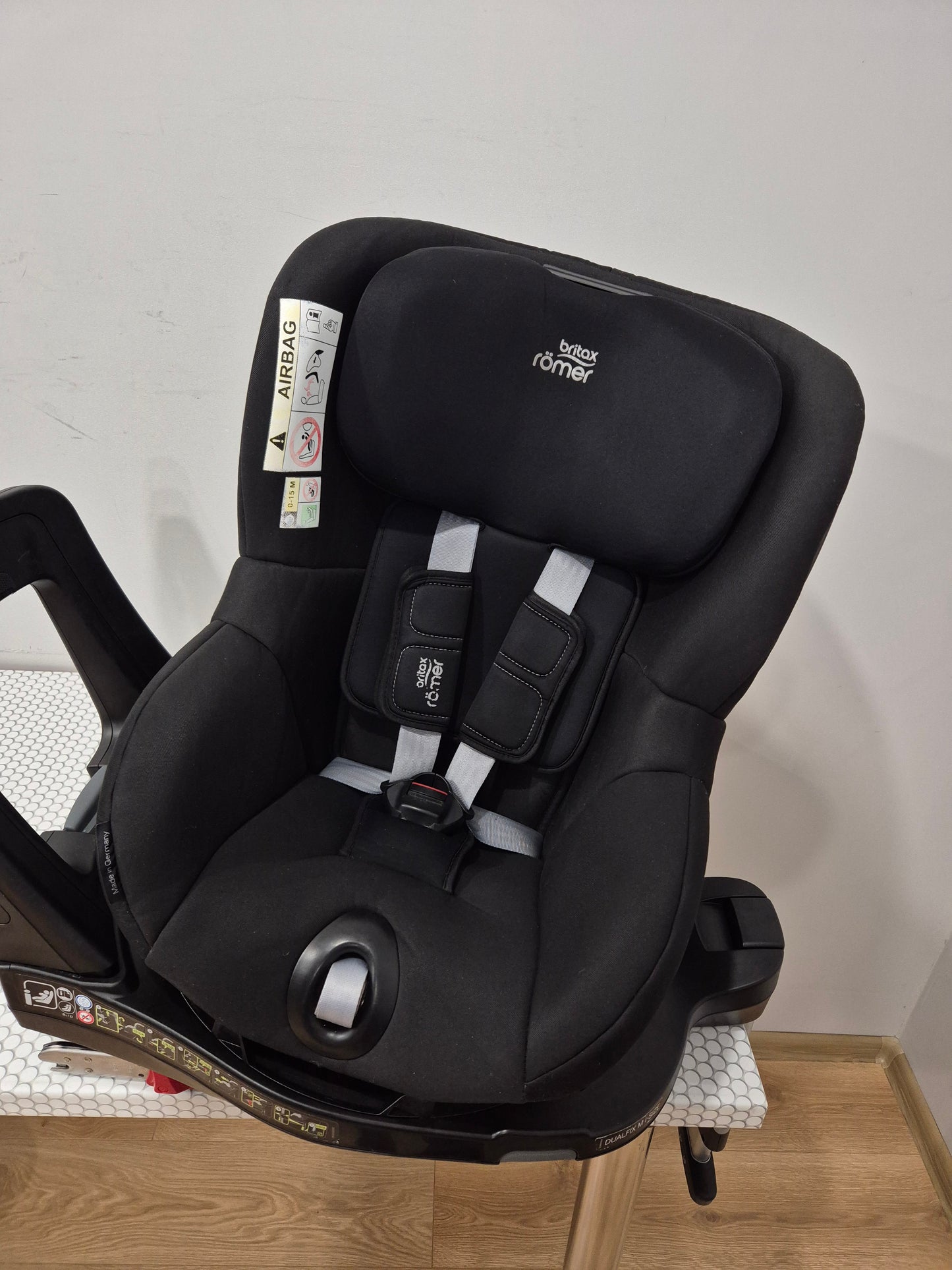 Britax Romer DualFix M i-Size 0-18kg.